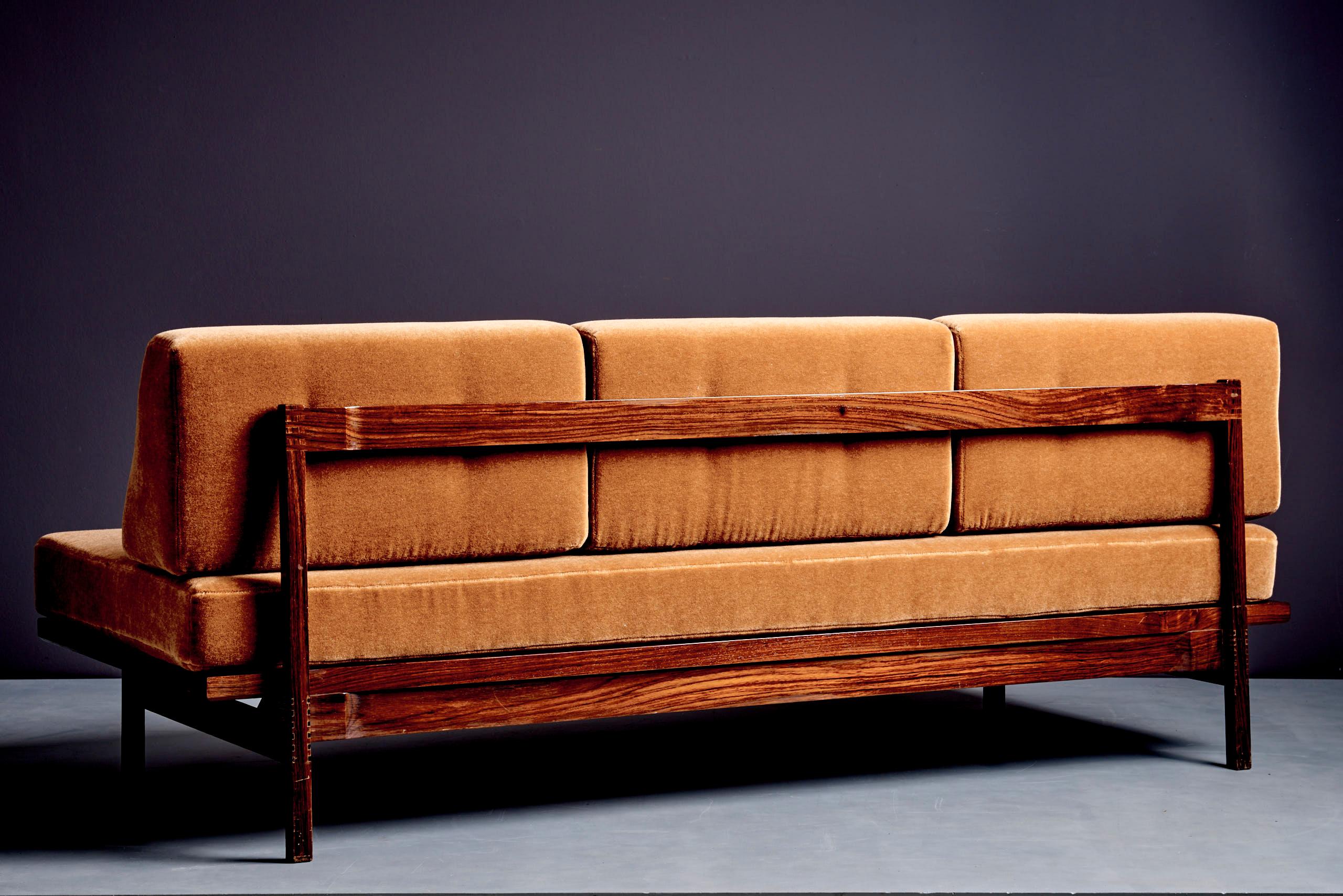 Daybed 882 de Gianfranco Frattini para Cassina en Mohair marrón recién tapizado Moderno de mediados de siglo en venta