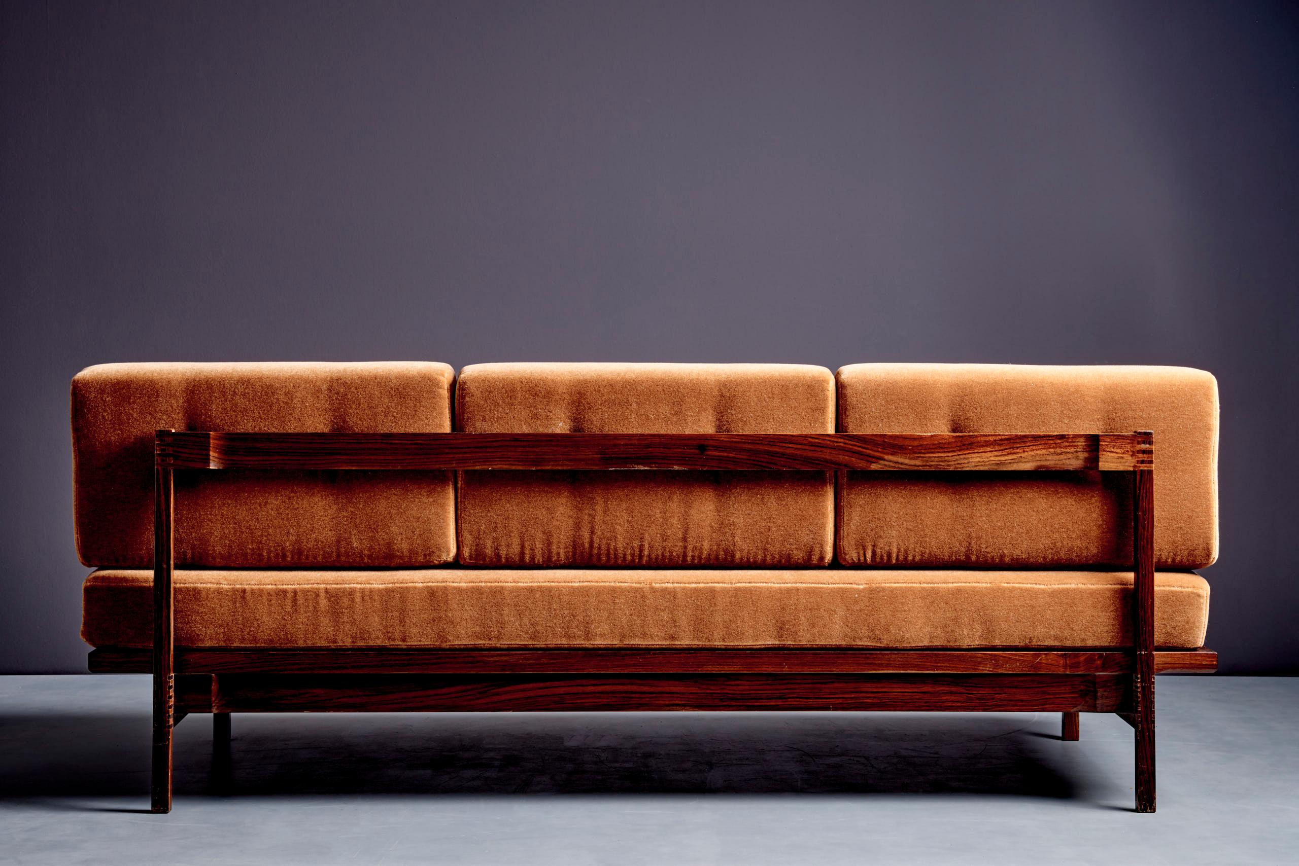 Daybed 882 de Gianfranco Frattini para Cassina en Mohair marrón recién tapizado Italiano en venta