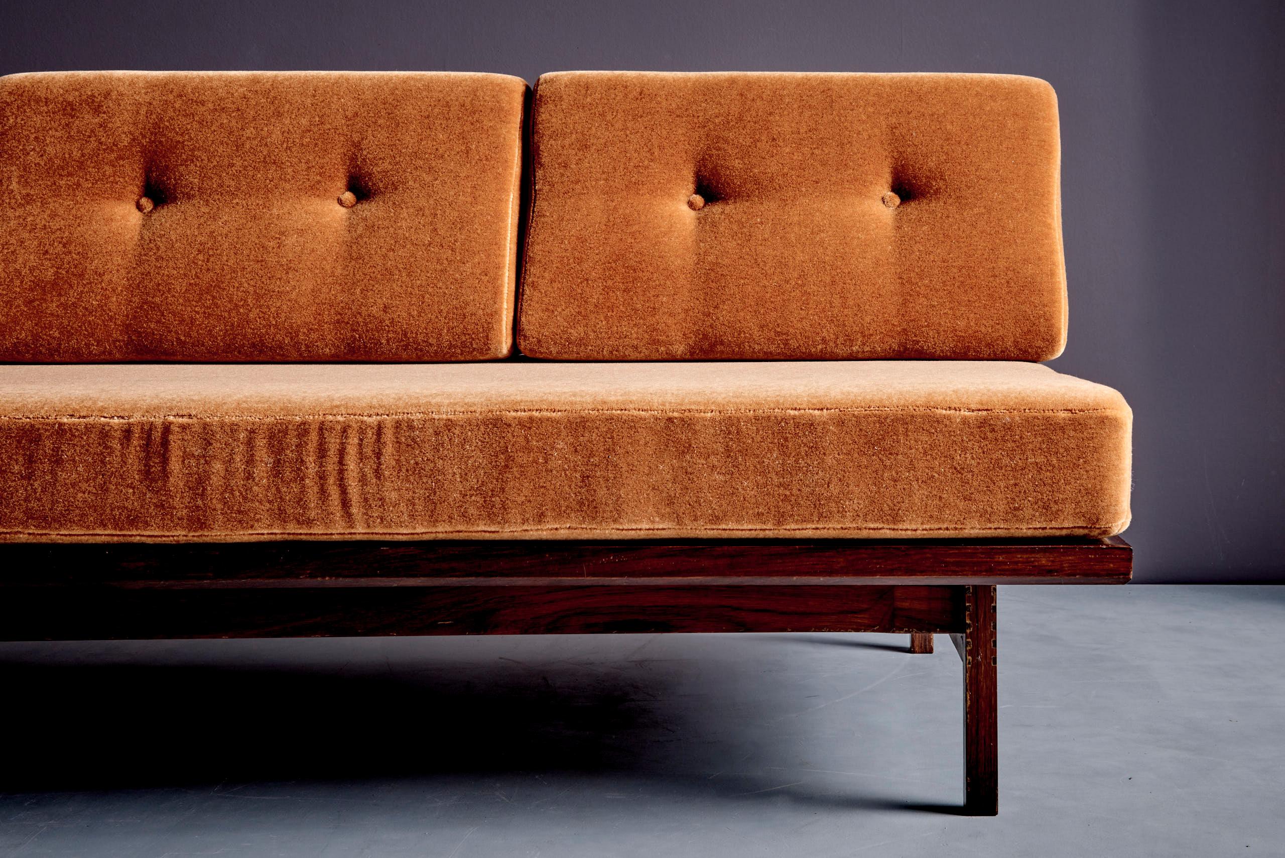 Daybed 882 de Gianfranco Frattini para Cassina en Mohair marrón recién tapizado mediados del siglo XX en venta