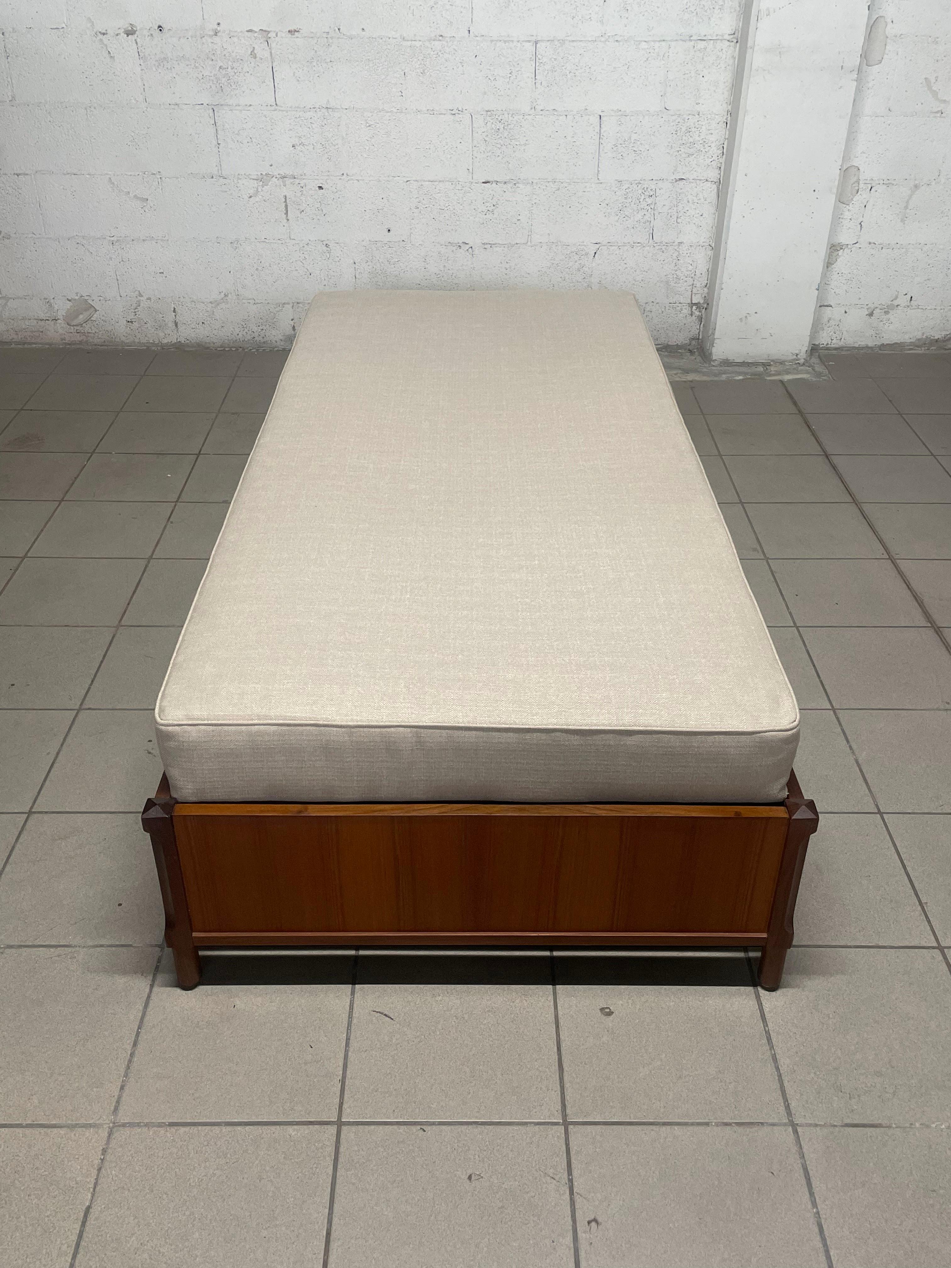 Tagesbett Anni '60 aus Teakholz mit cassetti contenitori im Angebot 7