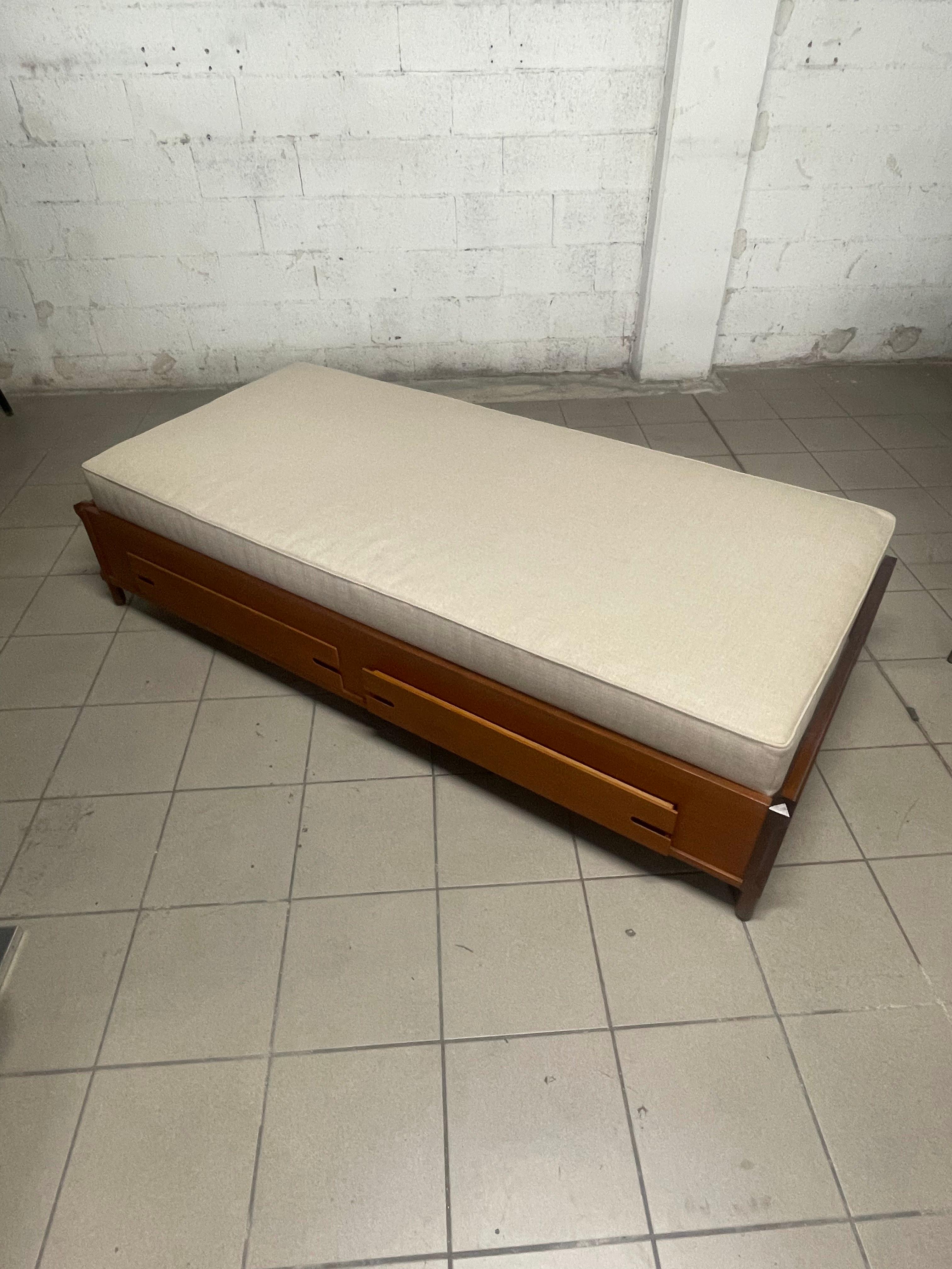 Tagesbett Anni '60 aus Teakholz mit cassetti contenitori im Angebot 1