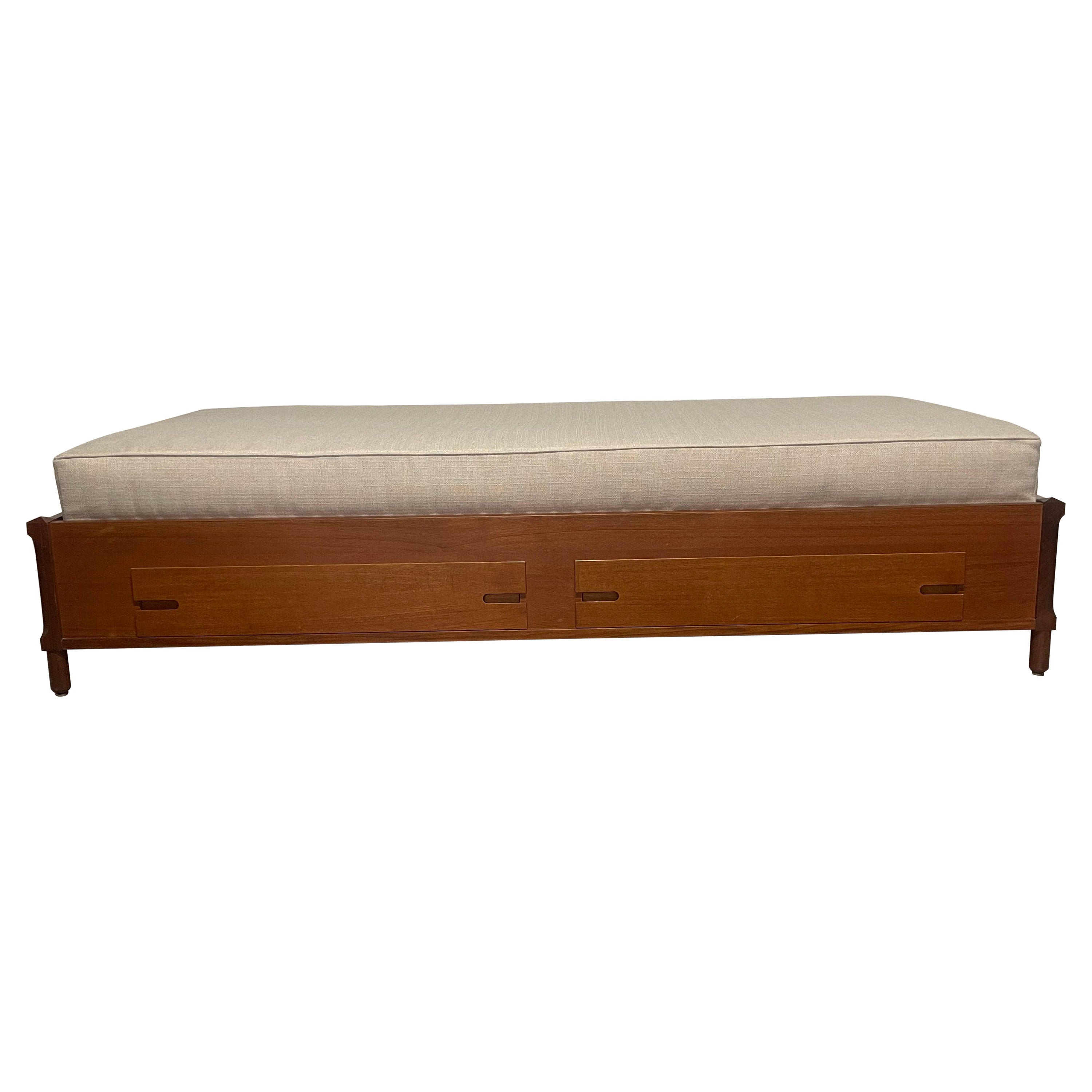 Daybed anni '60 in teak con cassetti contenitori For Sale