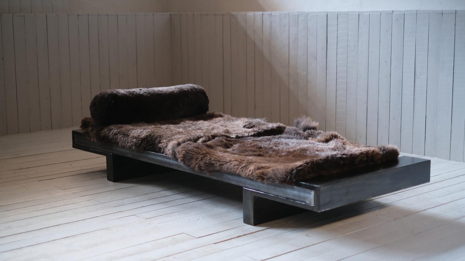 Daybed, Arno Declercq
Limited edition
Sold exclusively by Galerie Philia
Materials: patinated steel - raw steel - Sheep wool
Dimensions: L 205 x D 80 x H 27 cm

Custom size on request.
Pillow can be in fabric on request.

Arno