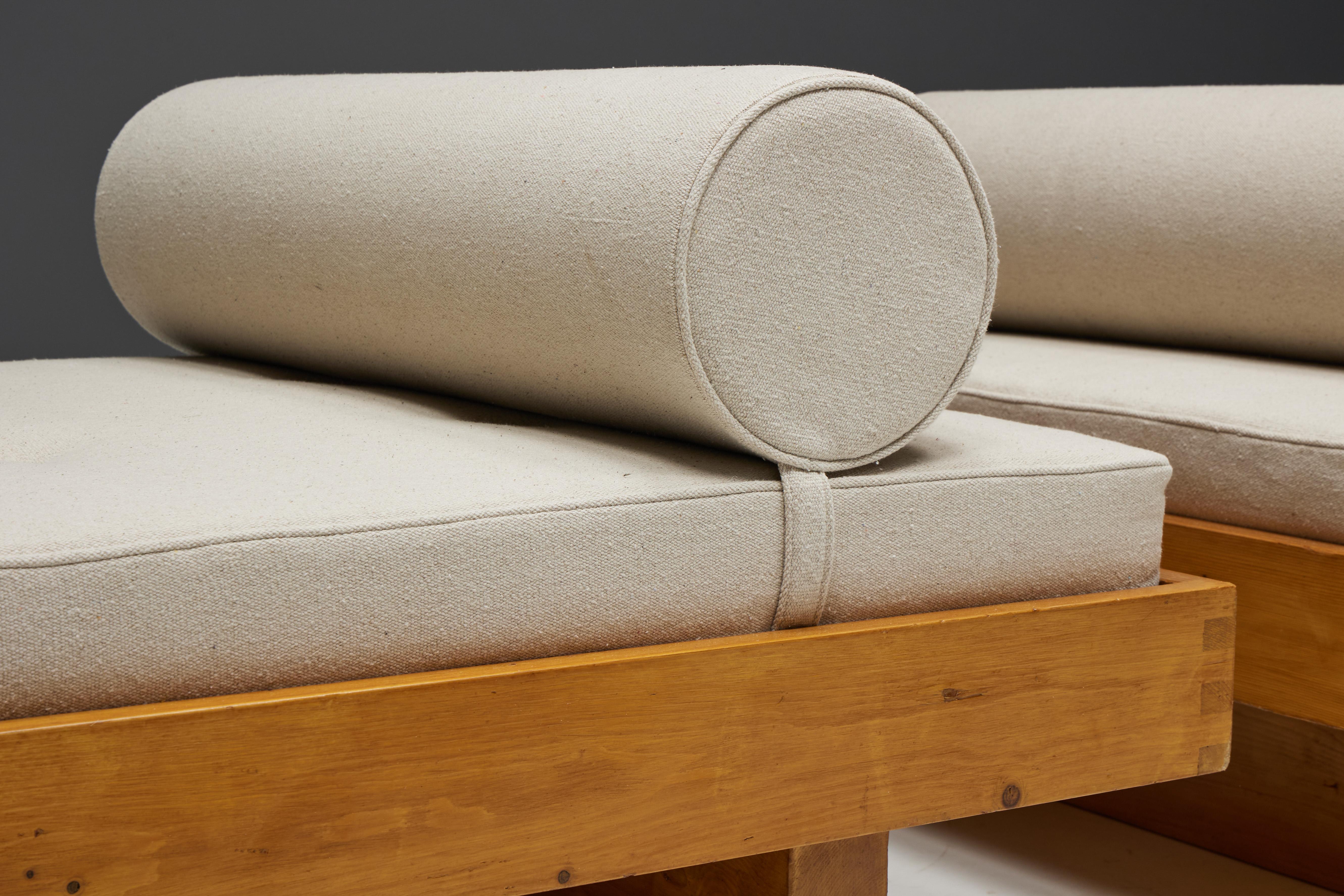 Tagesbett von Charlotte Perriand für Méribel Les Allues, Frankreich, 1960er Jahre im Angebot 3