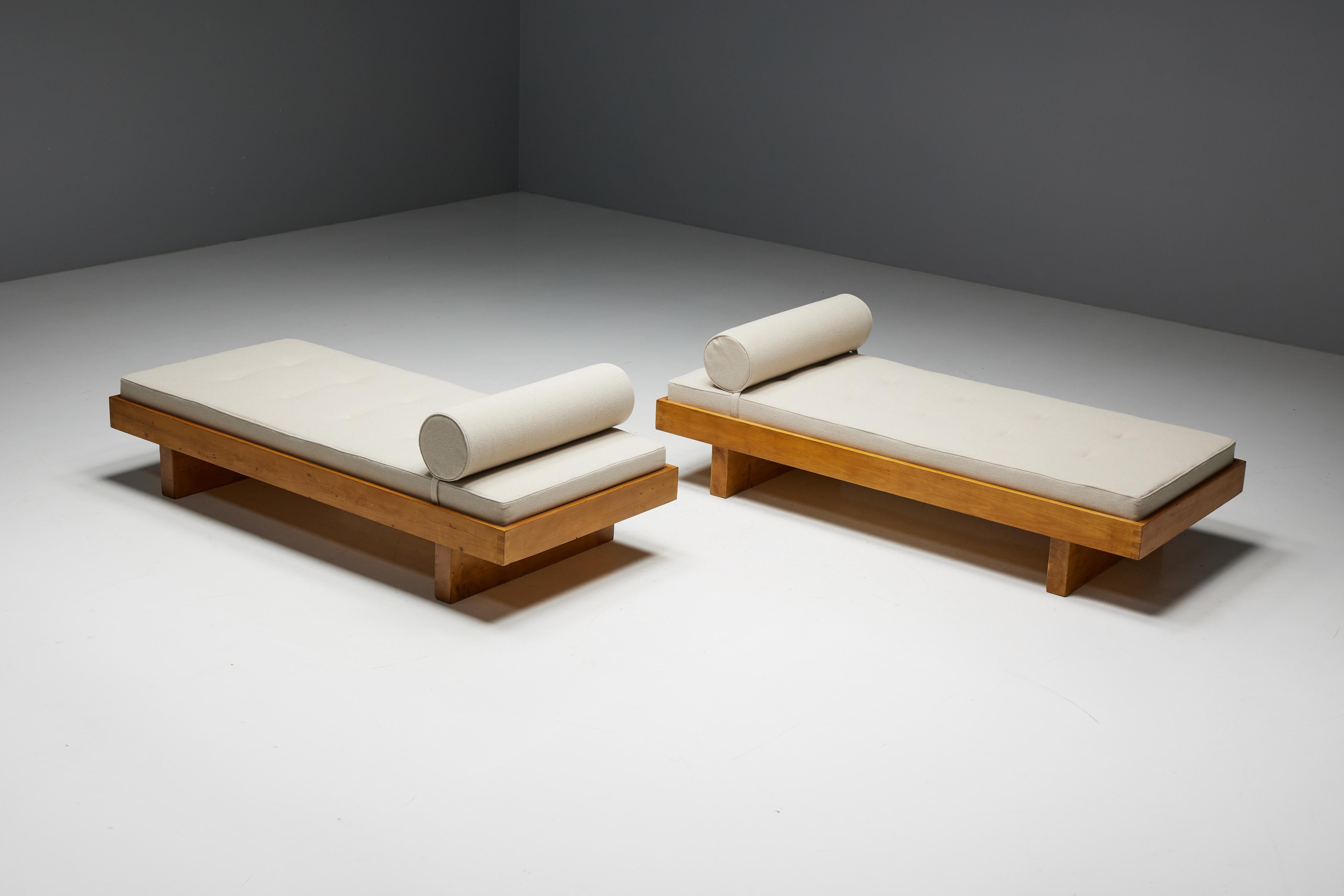 Daybed by Charlotte Perriand for Méribel Les Allues, France, 1960s For Sale 4