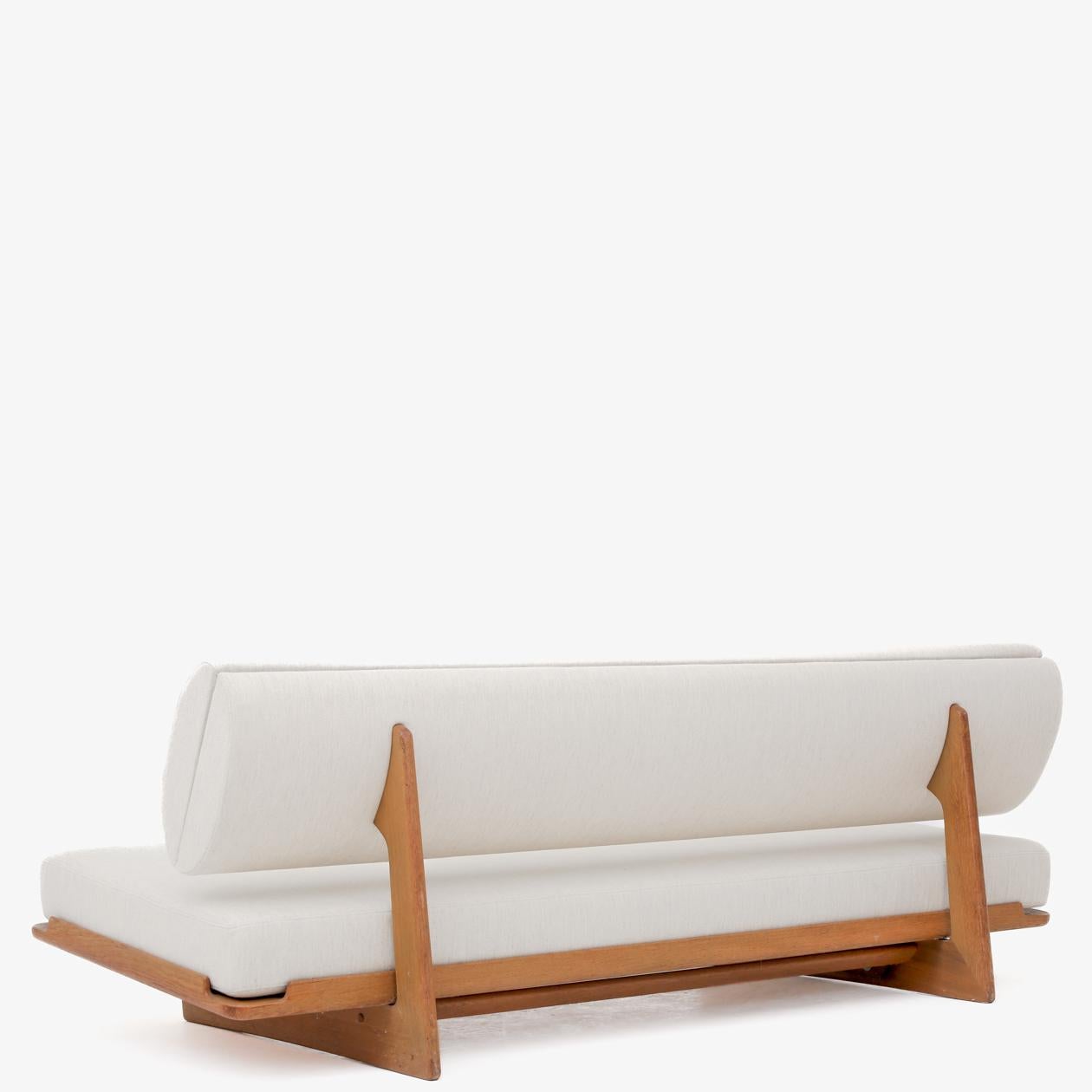 Daybed by Grethe Jalk In Good Condition In Copenhagen, DK