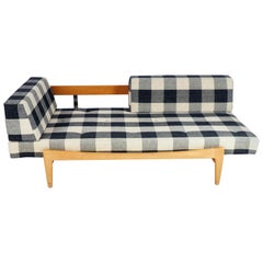 Daybed von Ib Kofod-Larsen, Eiche und Original-Stoff