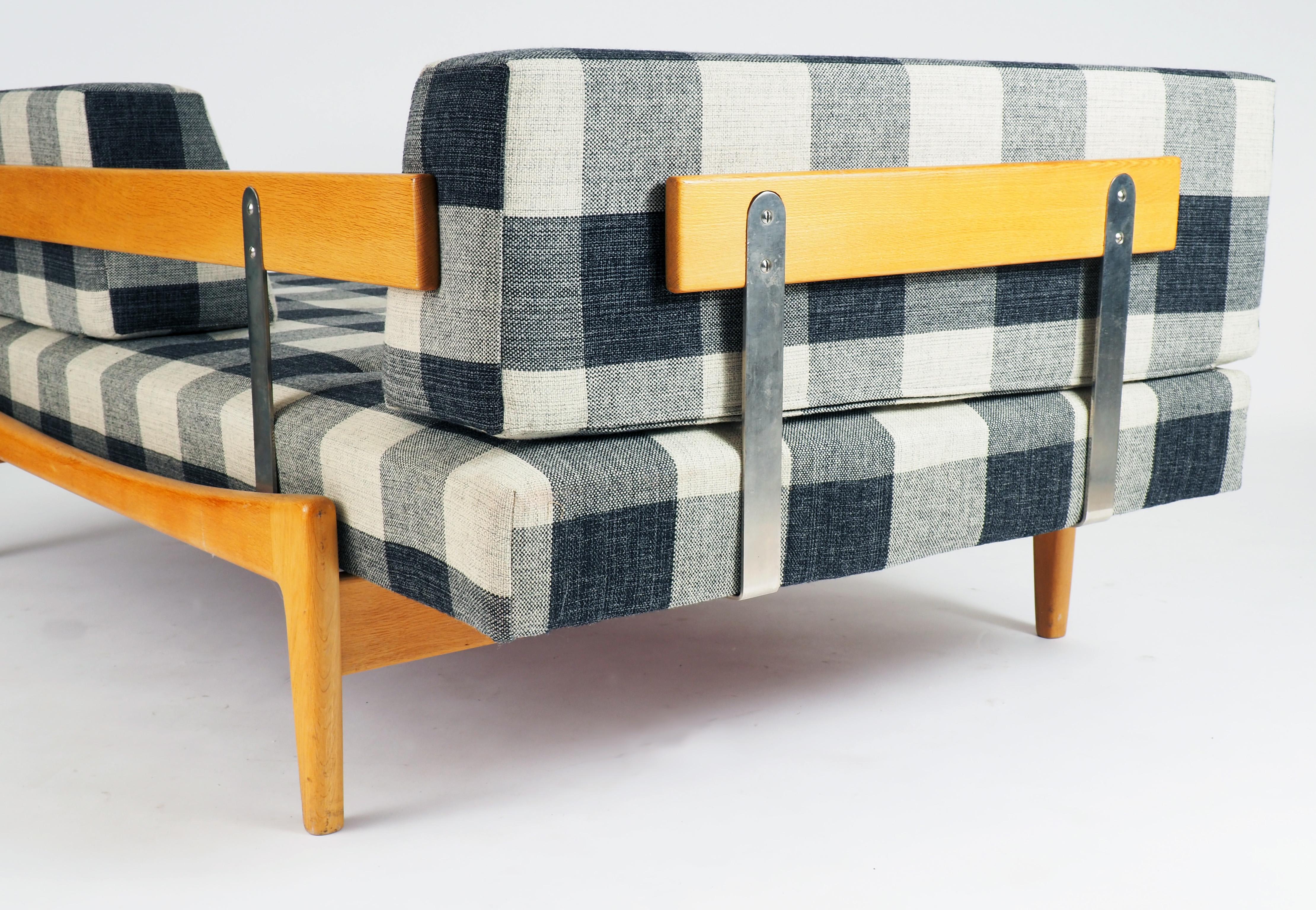 Daybed by Ib Kofod-Larsen, Oak and Original Fabrik (Skandinavische Moderne)