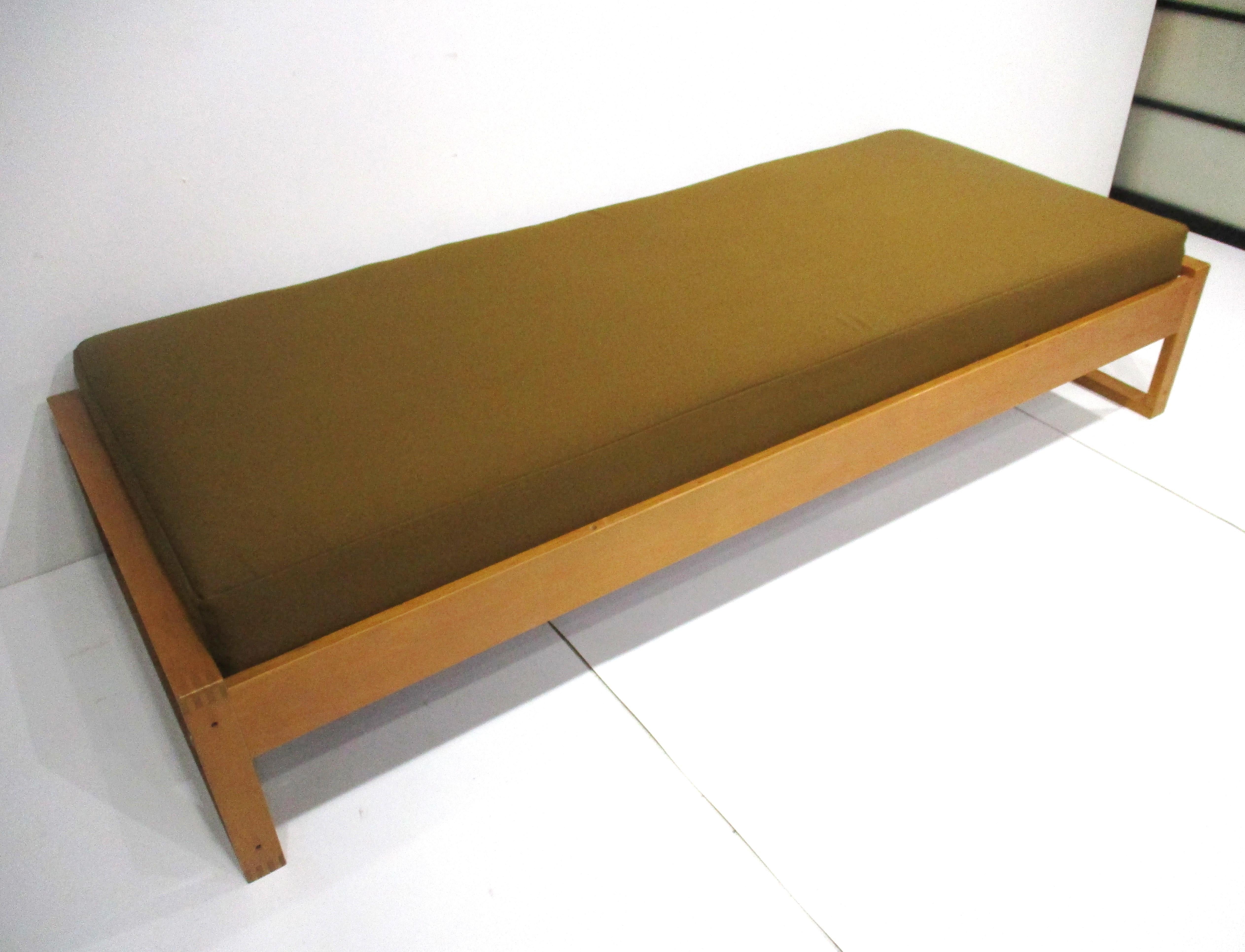 Daybed by Ingvar Anderssen for Averskogs Sweden in the style of Alvar Aalto 7