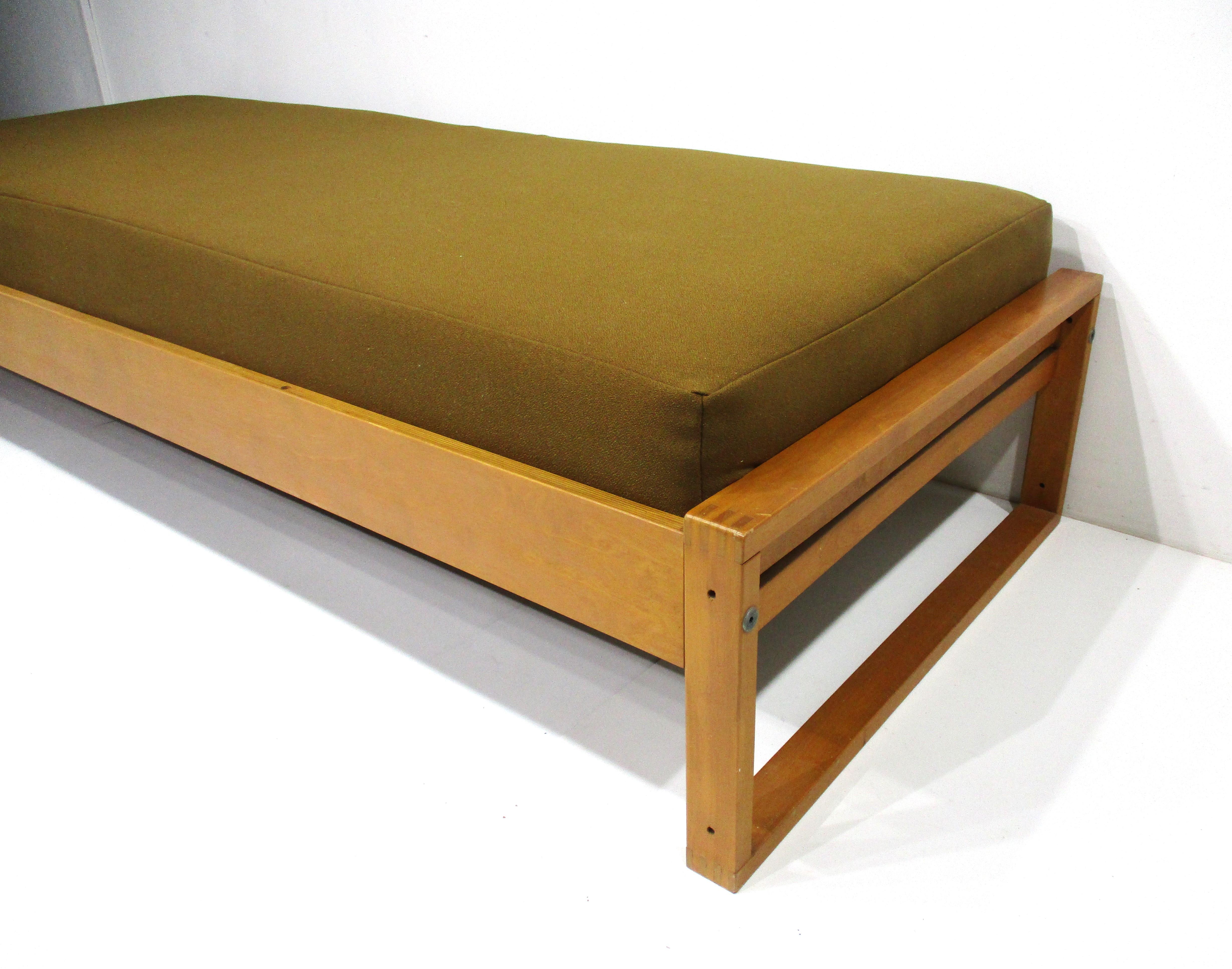 Mid-Century Modern Daybed by Ingvar Anderssen for Averskogs Sweden in the style of Alvar Aalto