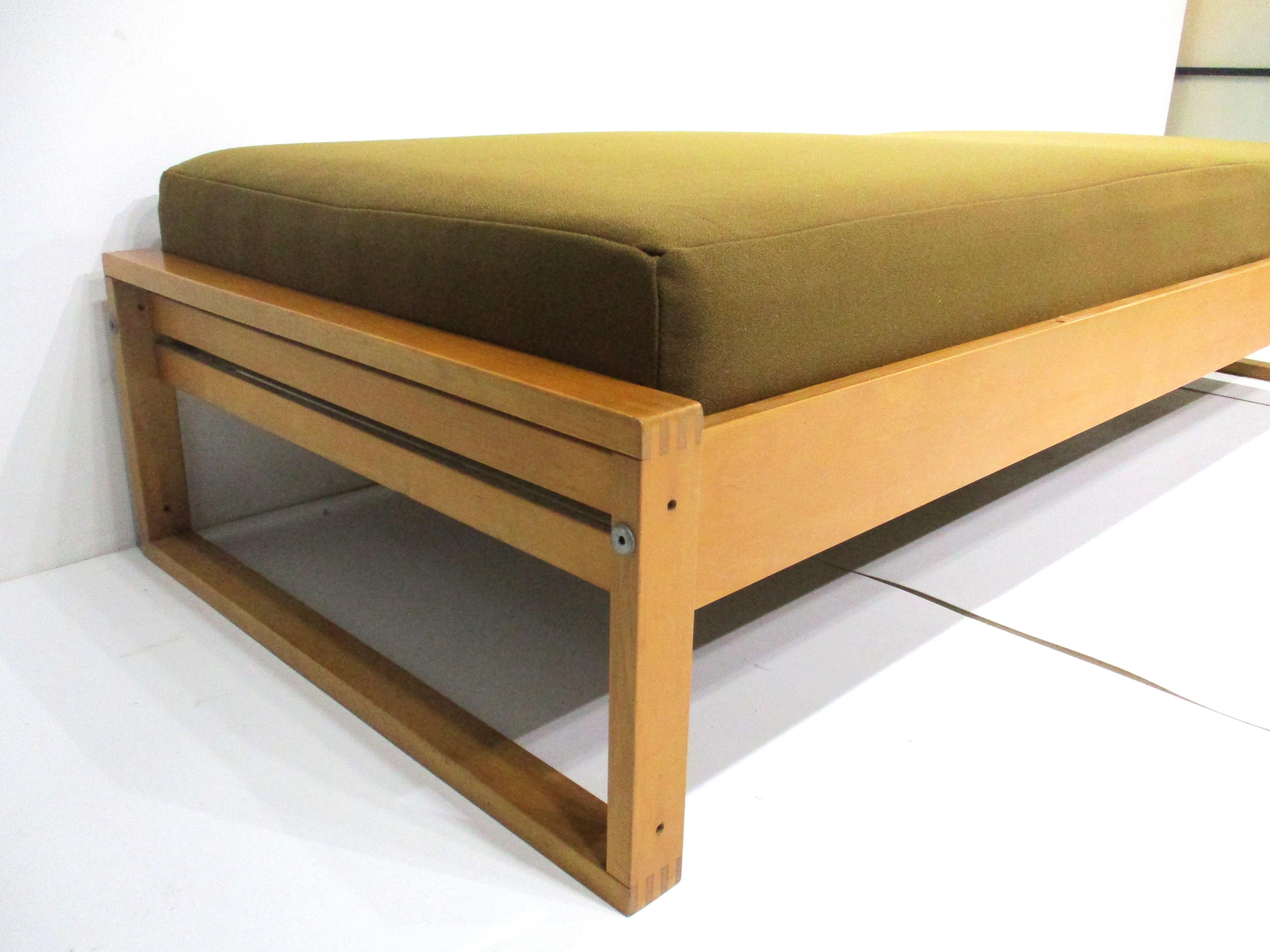 Swedish Daybed by Ingvar Anderssen for Averskogs Sweden in the style of Alvar Aalto