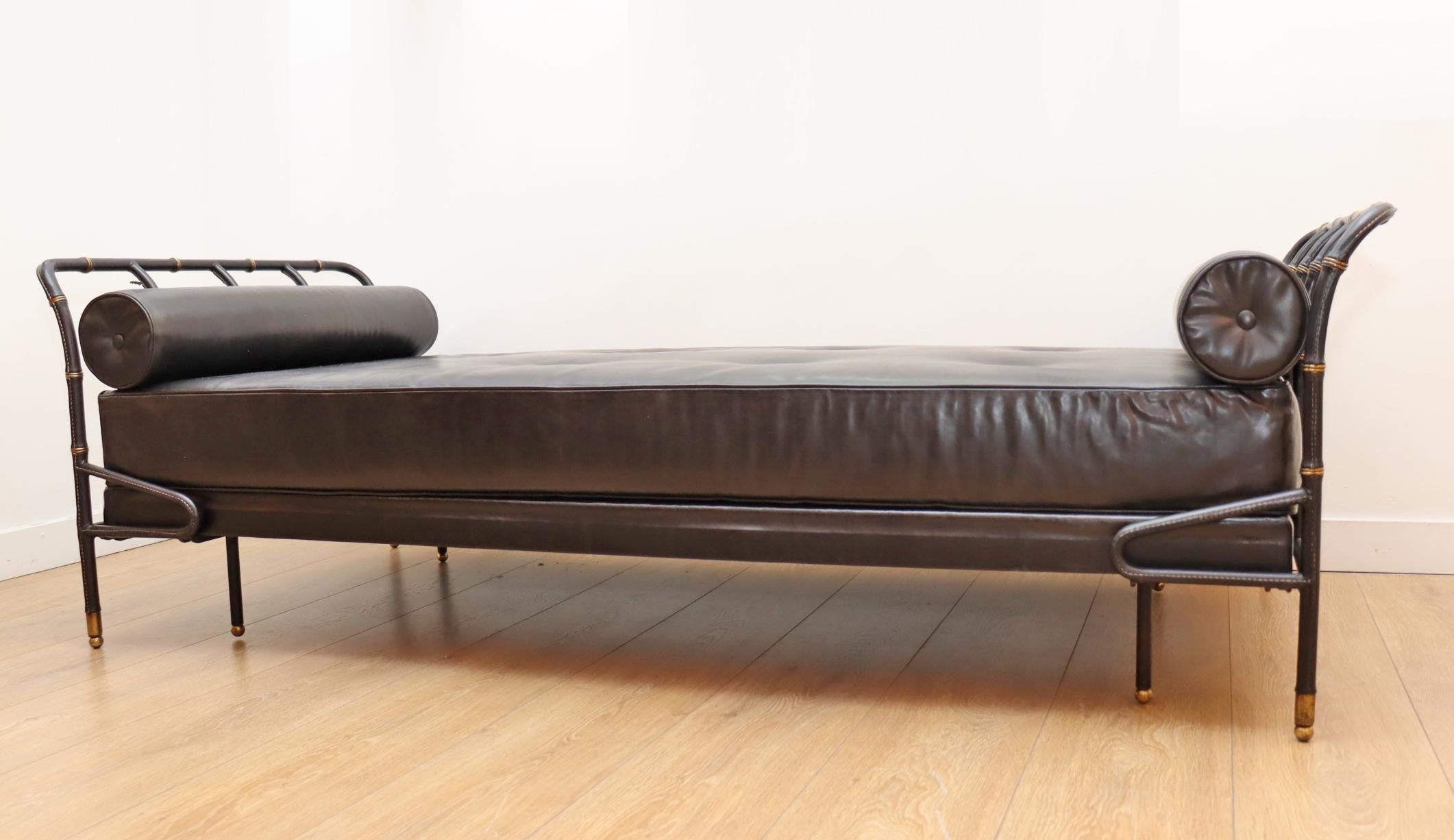 Mid-Century Modern Daybed by Jacques Adnet Black Stitched Leather and Brass, France 1950 For Sale