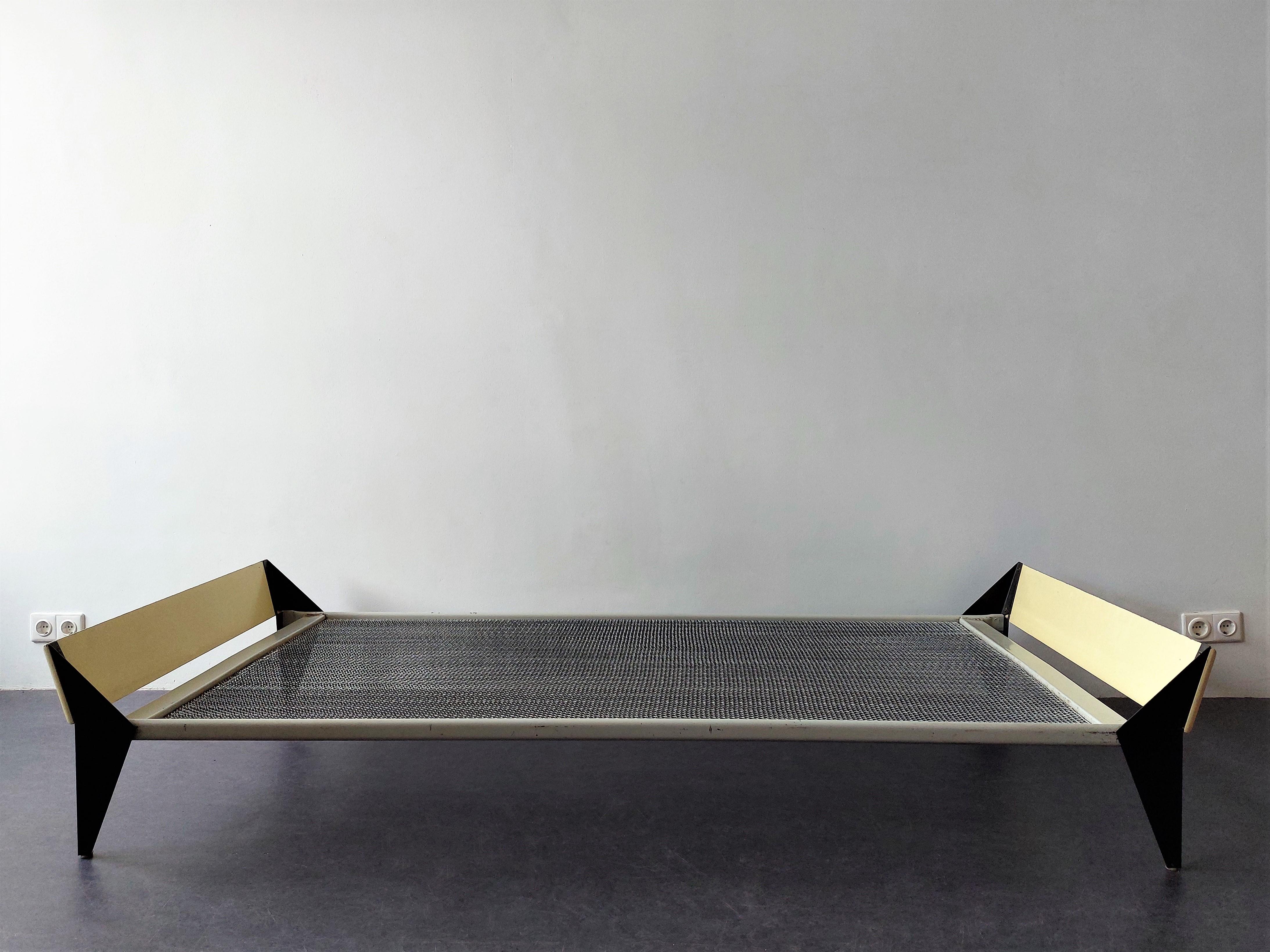 This daybed is very likely to be designed by Rob Parry and Emile Truijen for the former and renowned Dutch bed manufacturer DICO in the 1950's. The bed spring is held by 2 parts with black lacquered metal legs and a pastel yellow lacquered wooden