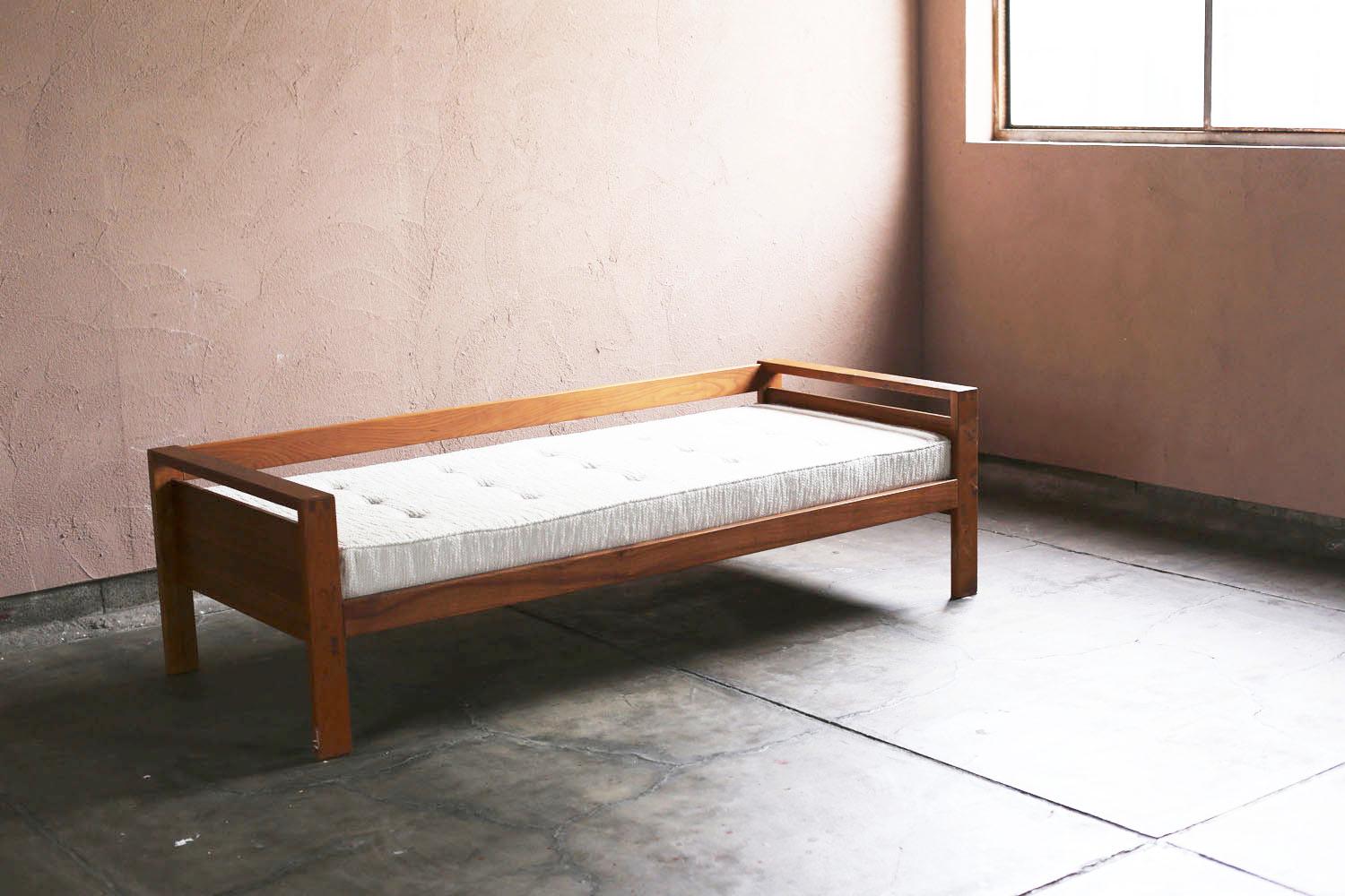 French Daybed by Pierre Chapo Model L06A For Sale