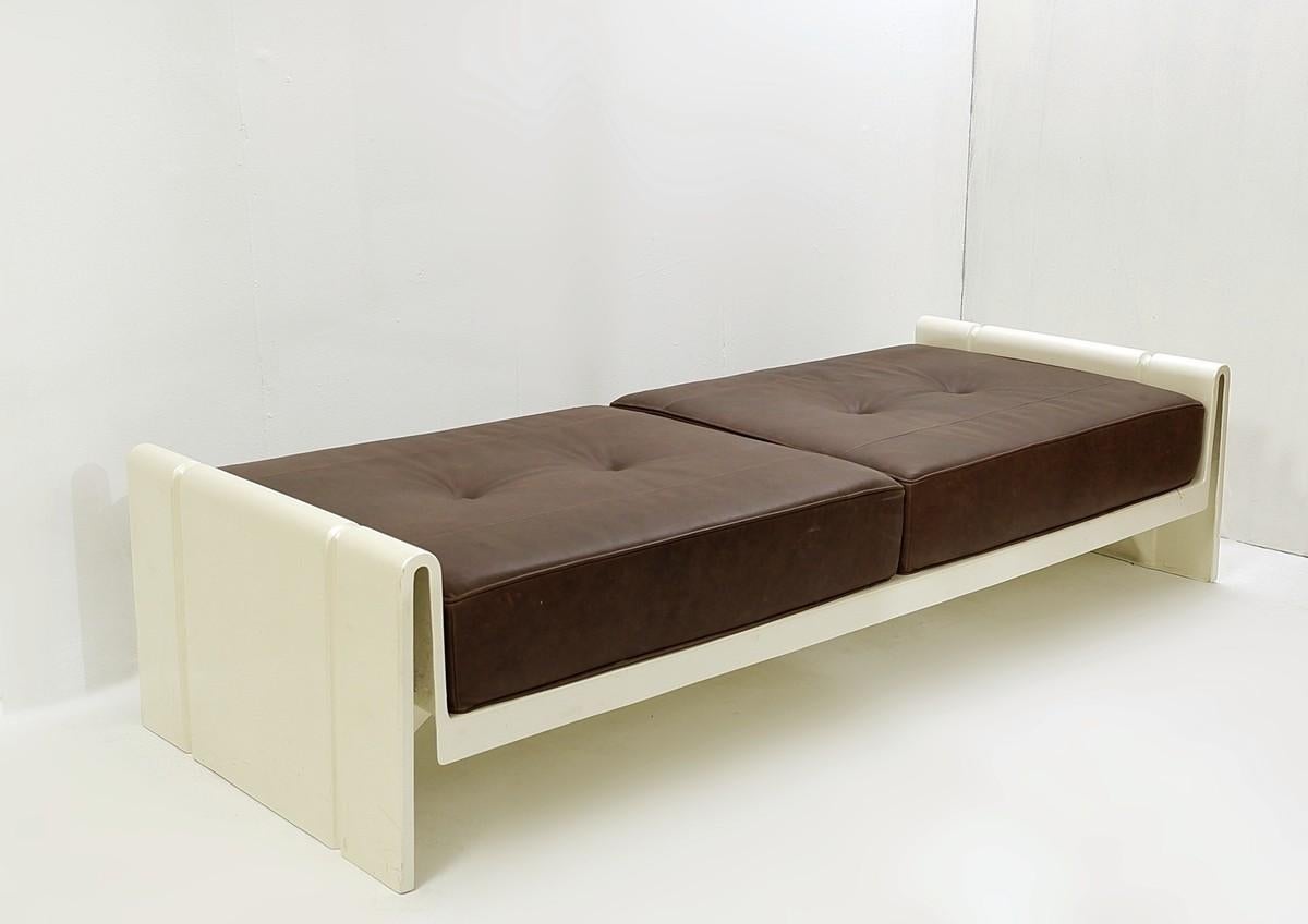 Daybed by Rodolfo Bonetto, Leather and Fiberglass, Italy, 1969 For Sale 3