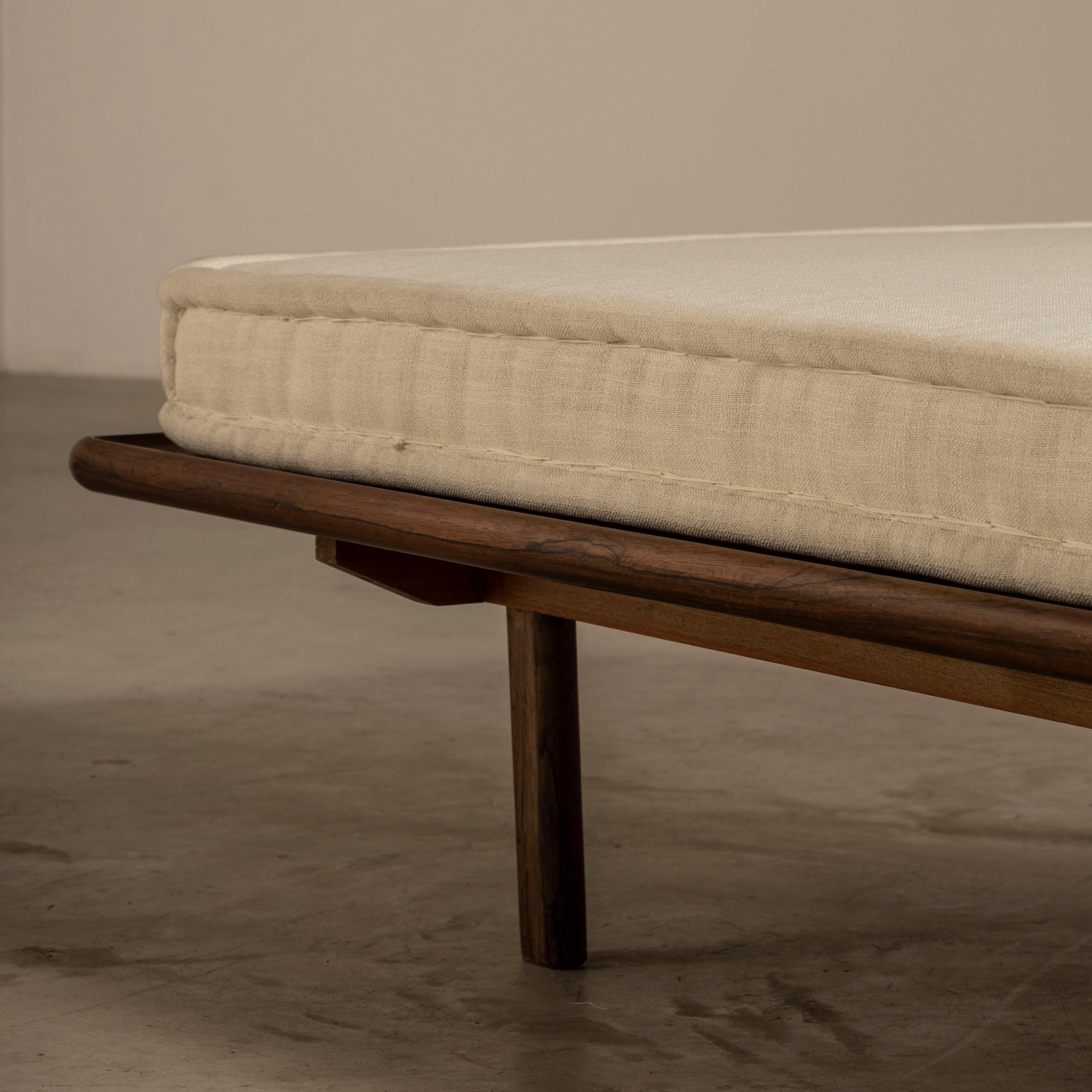 Daybed Luxor, by Sergio Rodrigues, 1960's, Brazilian Mid-Century Modern In Excellent Condition For Sale In Sao Paulo, SP