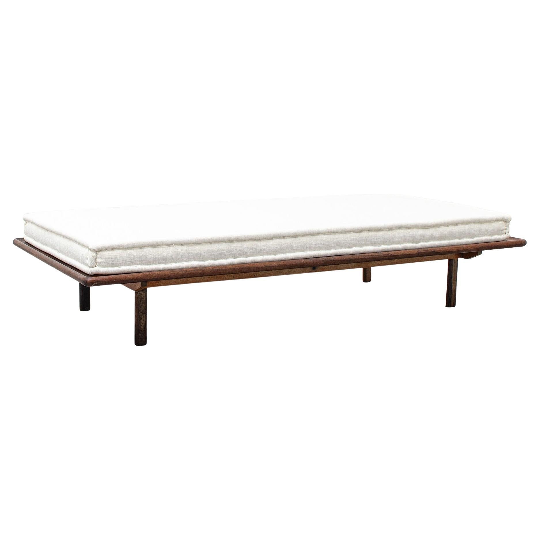 Daybed, by Sergio Rodrigues, 1960 Brazilian Mid-Century Modern