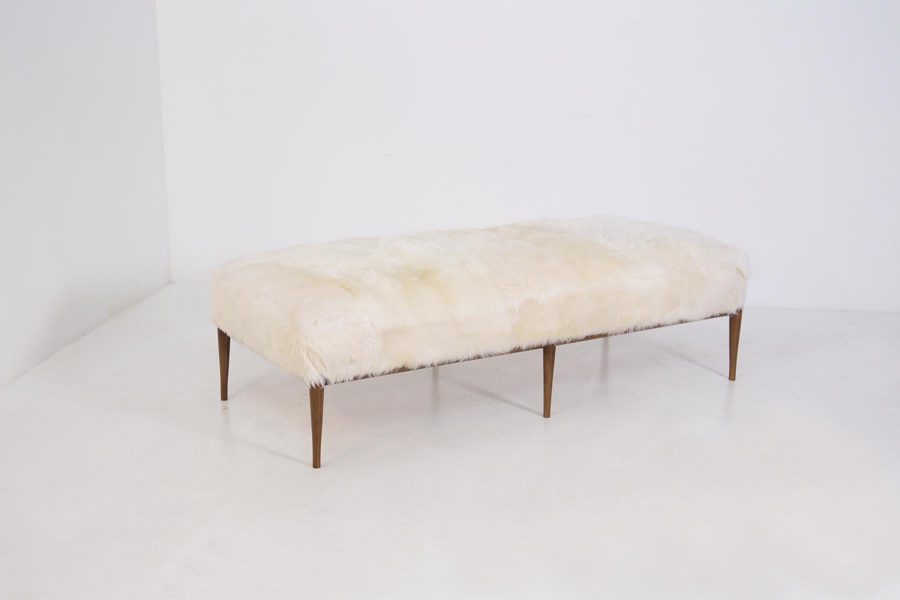 Elegant and stylish daybed for living room or bedroom by American designer T.H. Robsjohn-Gibbings from the 1950s. The frame of the magnificent daybed is made of walnut wood. The feet have a beautiful curvature typical of Gibbings' designs.The seat