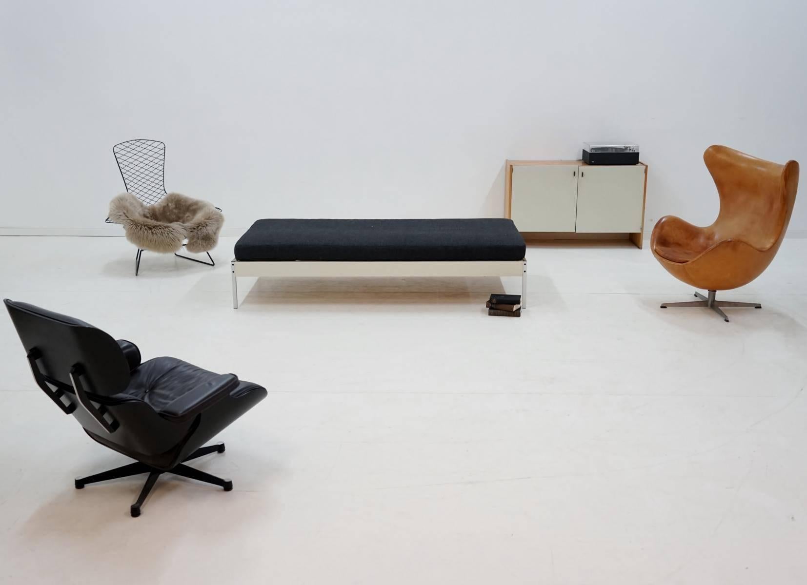 Daybed canapé couch by Dieter Rams 1950s bedframe

Design: Dieter Rams, 1957
Absolute rarity. Hard to find!