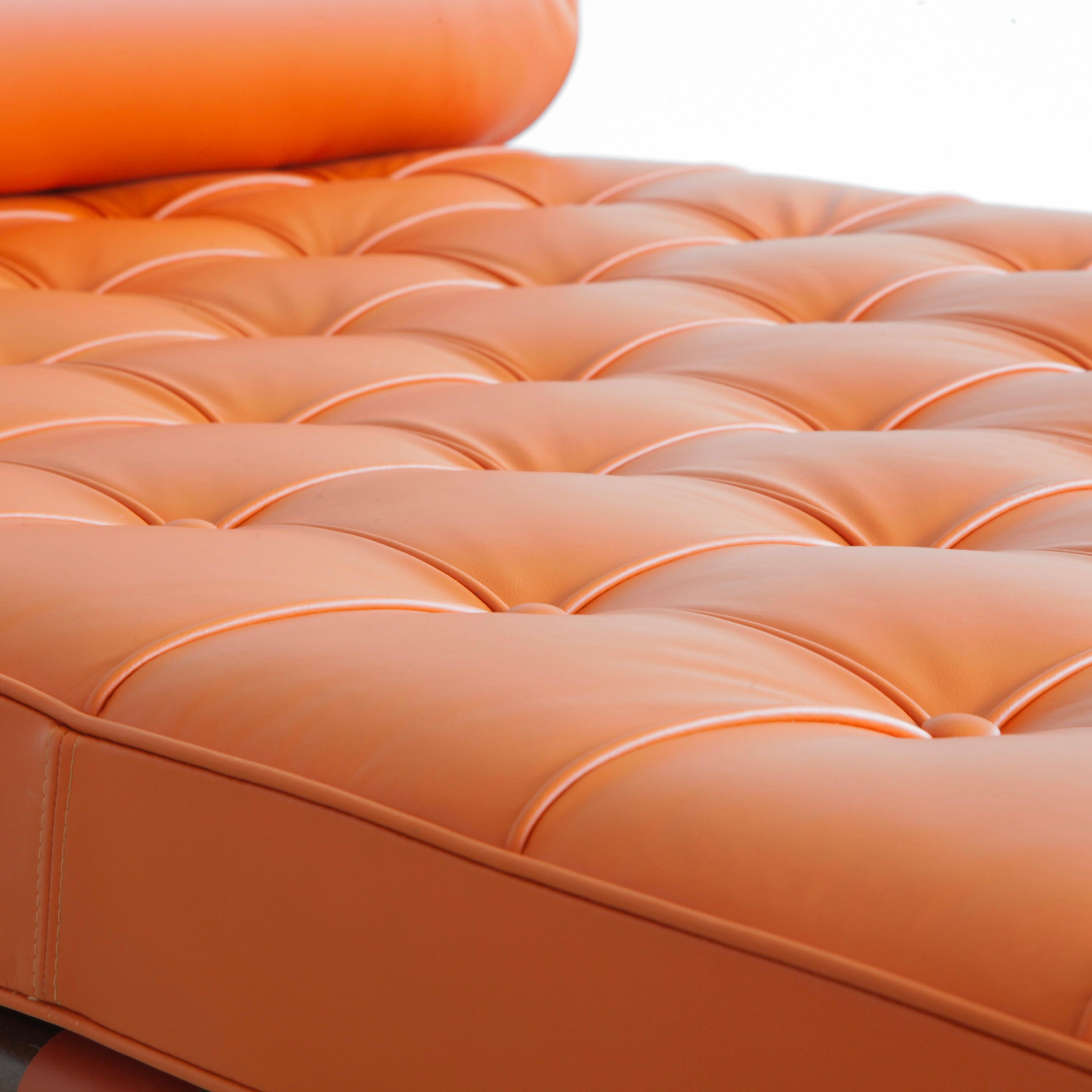 Daybed designed by Mies van der Rohe. U.S.A., Knoll International, 2010.

The Barcelona daybed with Hardwood frame, tubular steel legs with a polished stainless steel finish and a subtle orange-coloured leather mattress with foam filling. The 