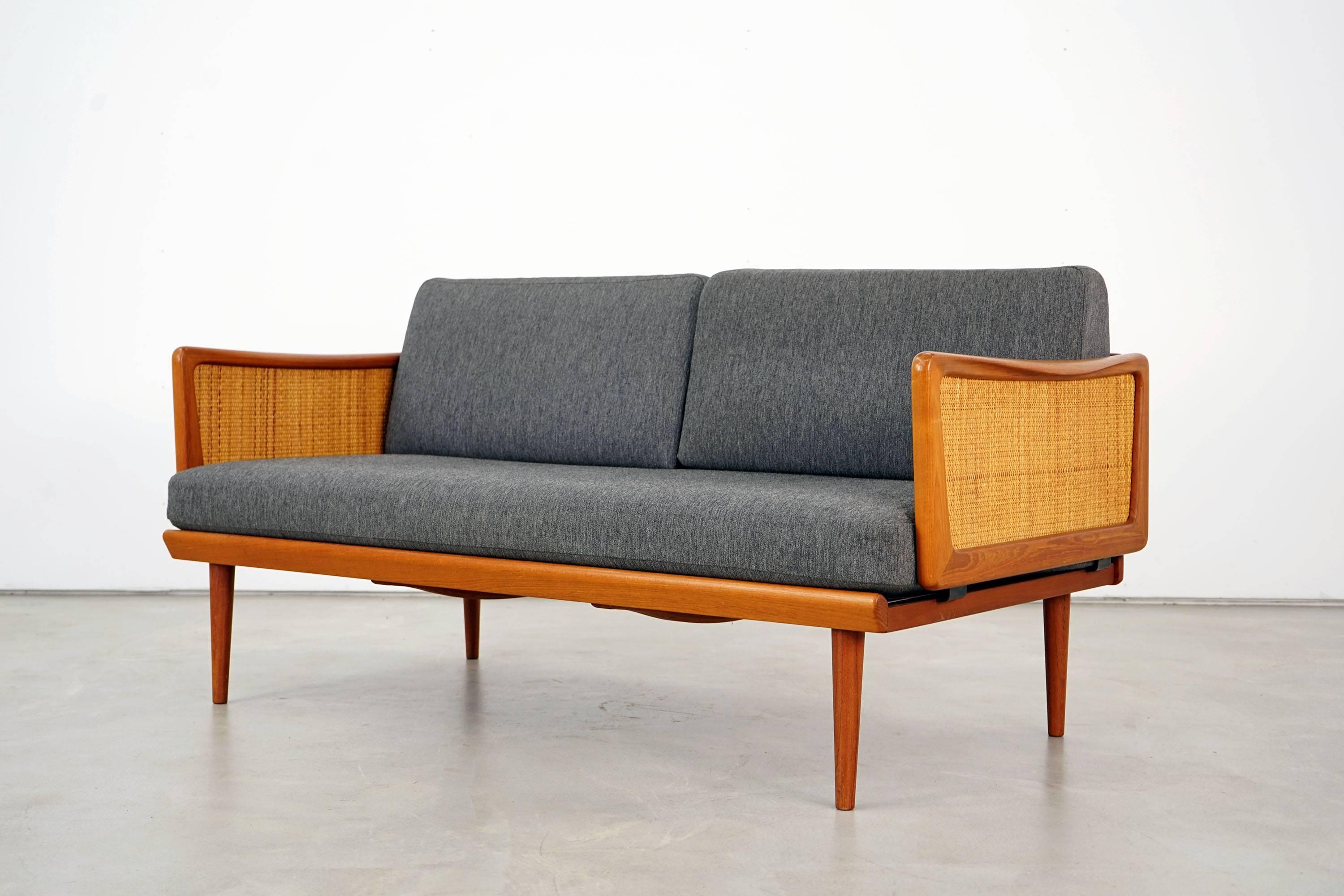 Scandinavian Modern Daybed FD451 by Peter Hvidt & Orla Mølgaard Nielsen for France & Daverkosen