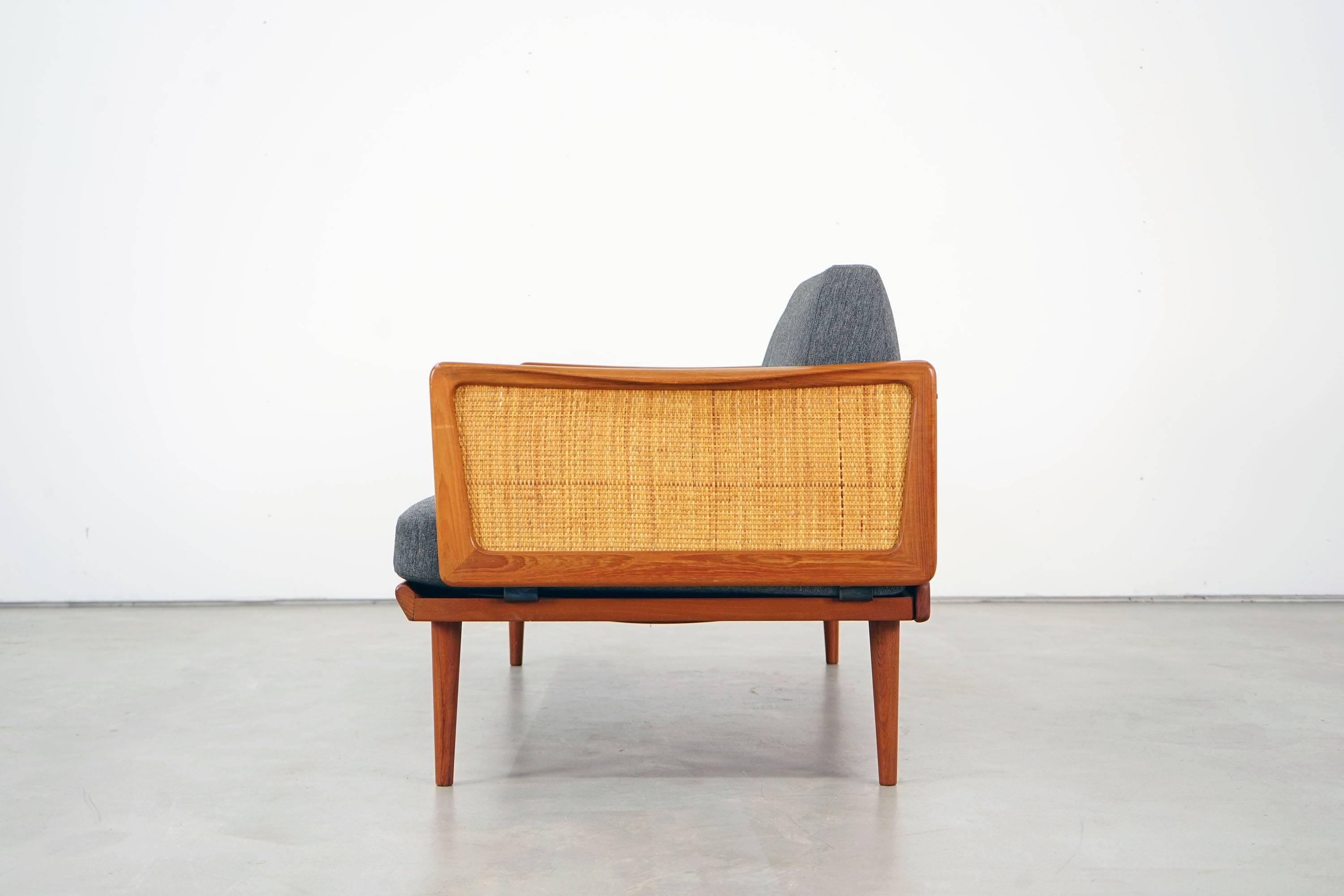 Danish Daybed FD451 by Peter Hvidt & Orla Mølgaard Nielsen for France & Daverkosen