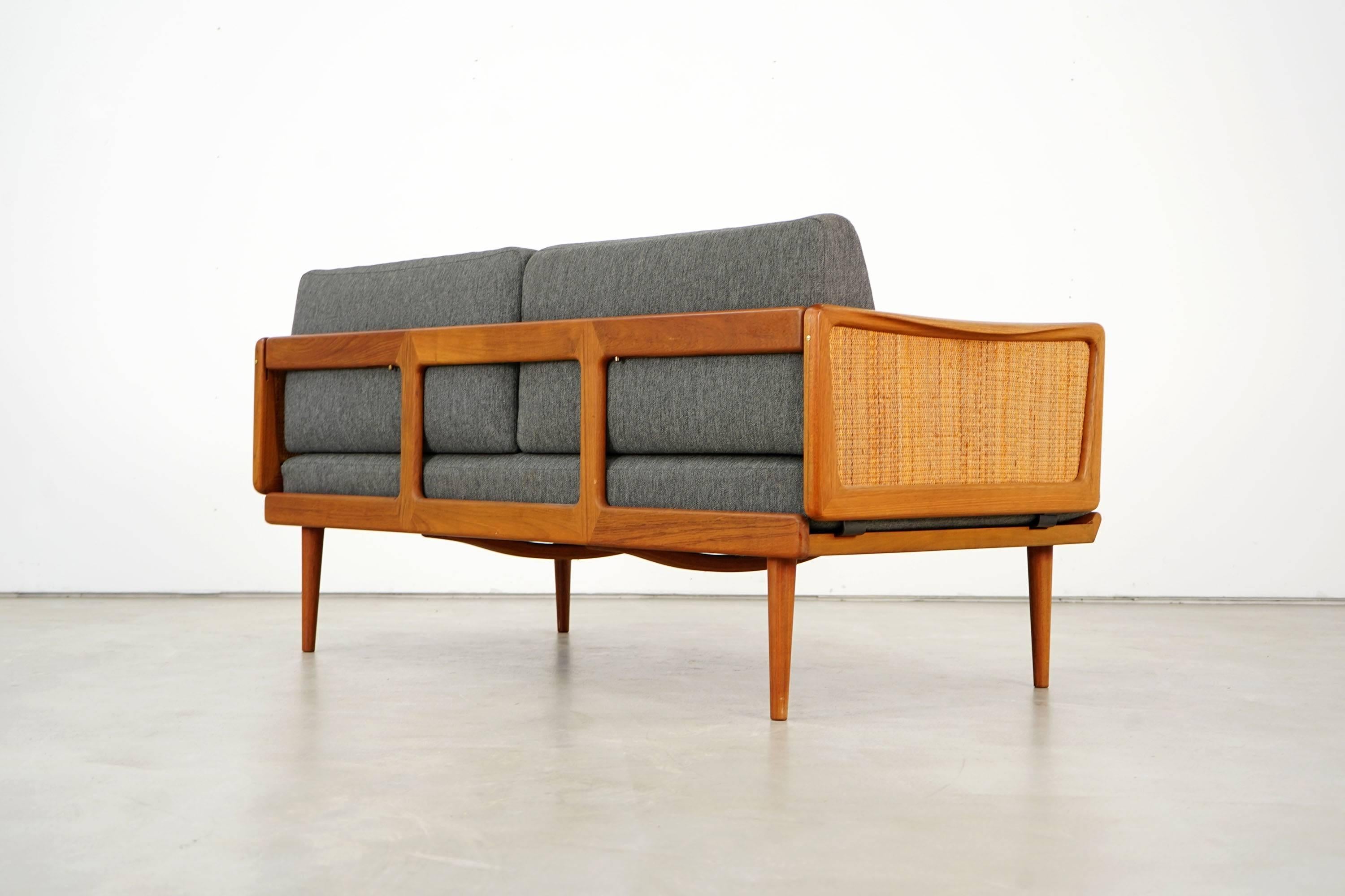 Mid-17th Century Daybed FD451 by Peter Hvidt & Orla Mølgaard Nielsen for France & Daverkosen