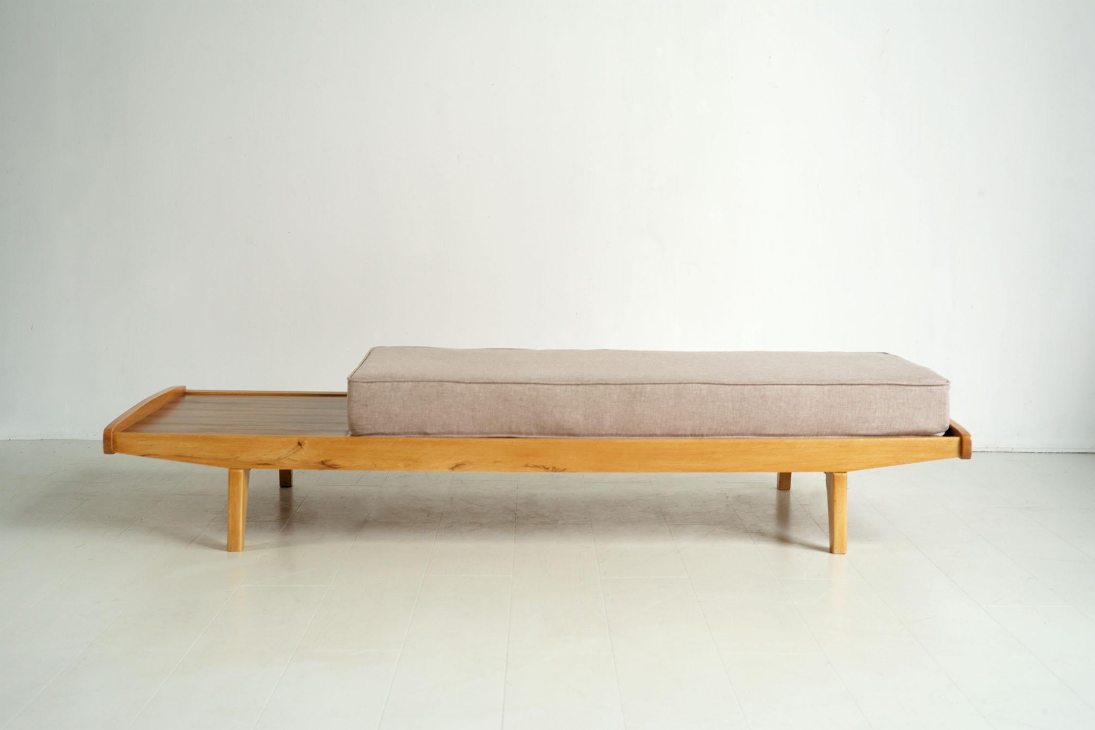Daybed, French Reconstruction 1950 For Sale 6