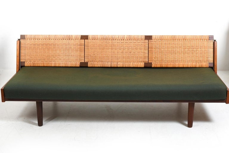 Daybed GE-258 Teak/Cane by Hans J. Wegner at 1stDibs | ge258 daybed