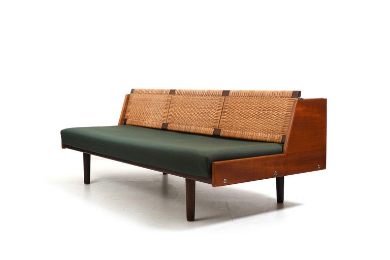 Daybed GE-258 Teak/Cane by Hans J. Wegner at 1stDibs | ge258 daybed