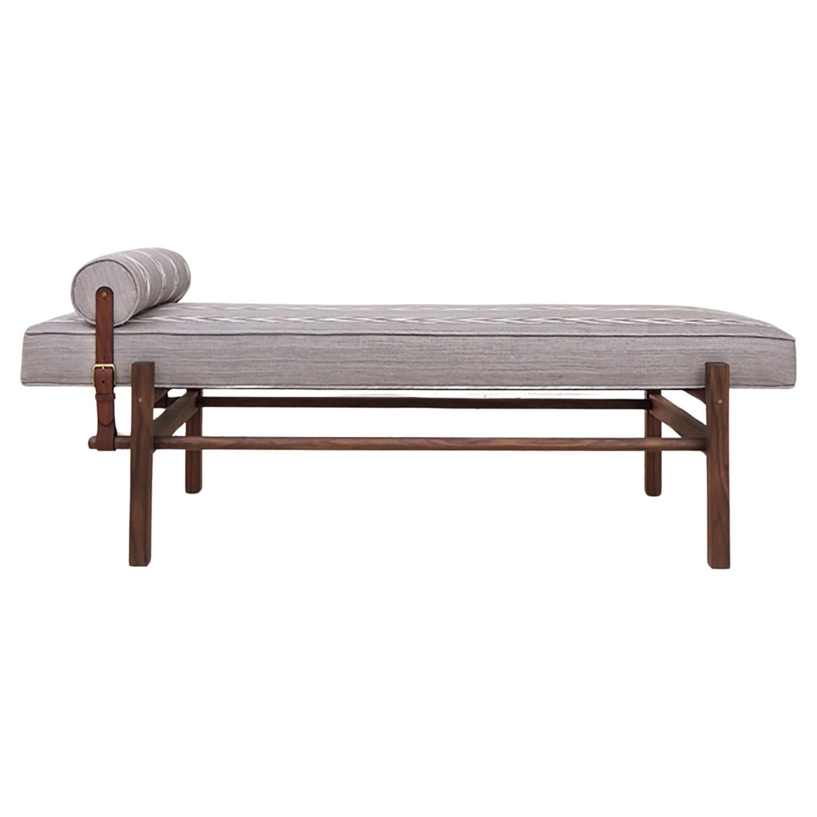 Letto da giorno realizzato a mano in Wood Wood e tessuto grigio Maiorca da Nico Guevara
