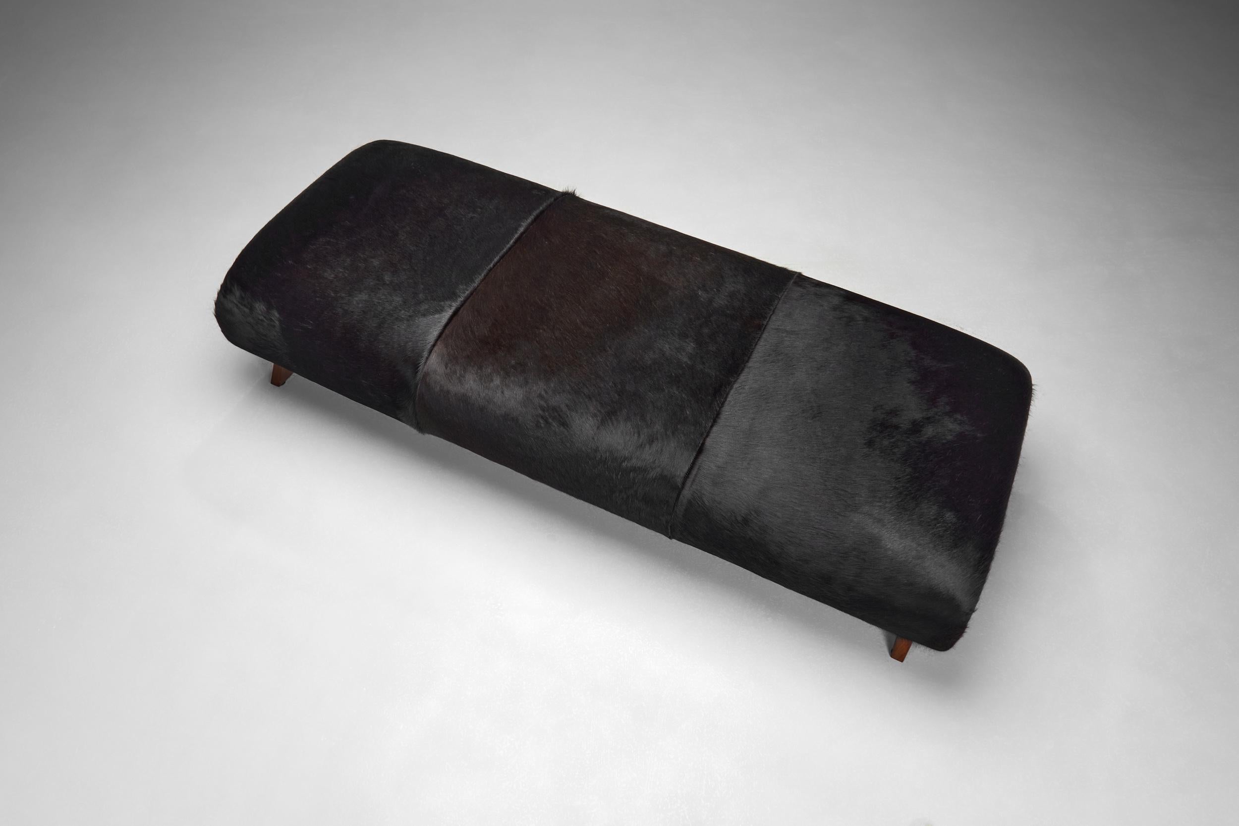 Daybed in Dark Ponyskin with Wooden Legs, Europe 1940s For Sale 3