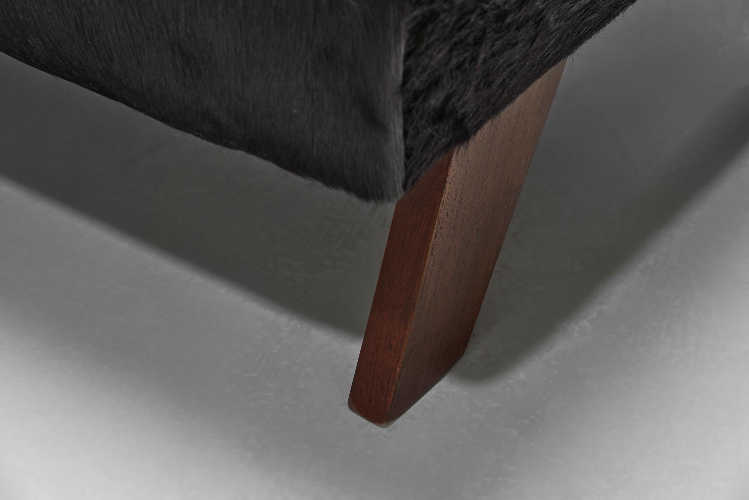 Daybed in Dark Ponyskin with Wooden Legs, Europe 1940s For Sale 8