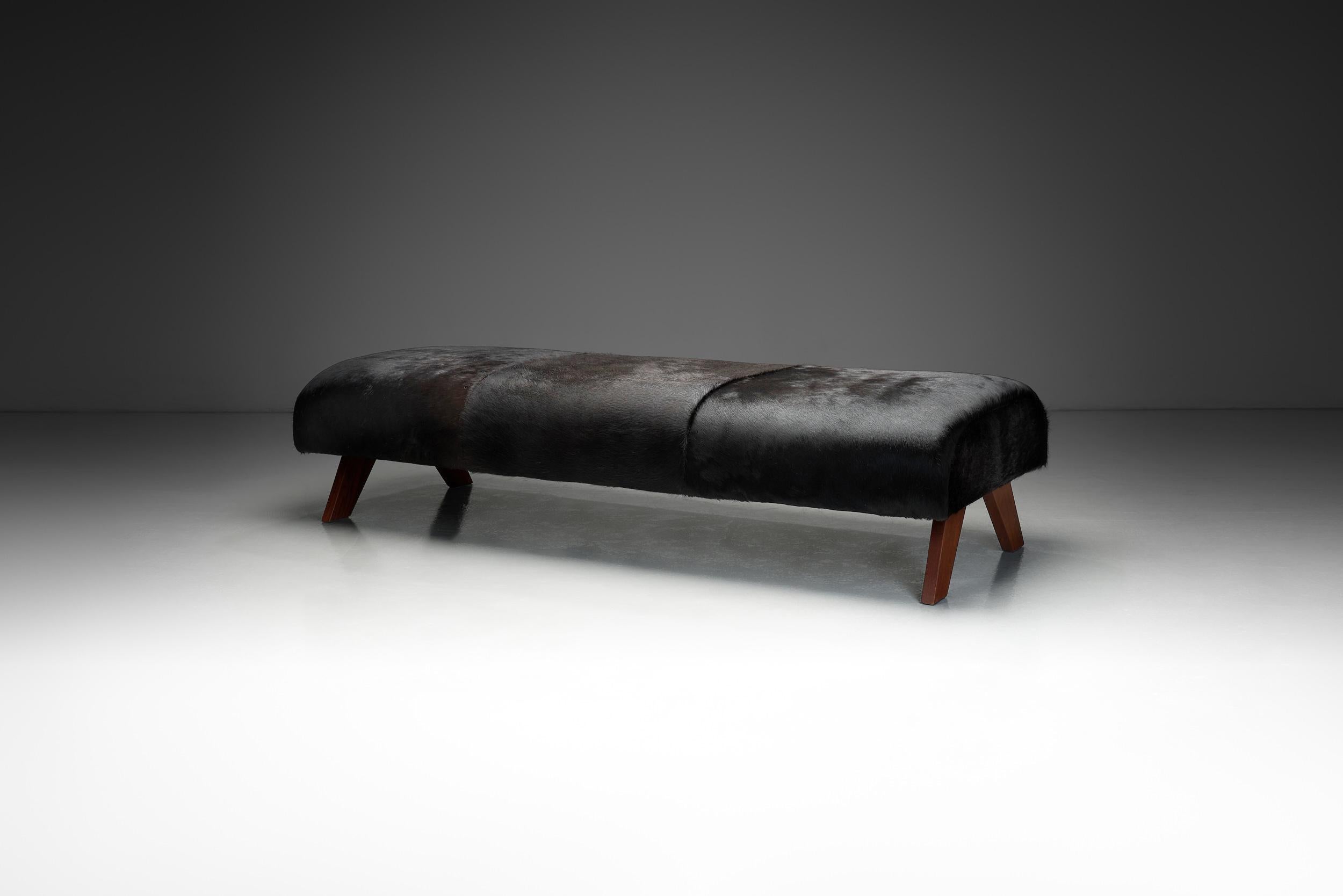 European Daybed in Dark Ponyskin with Wooden Legs, Europe 1940s For Sale