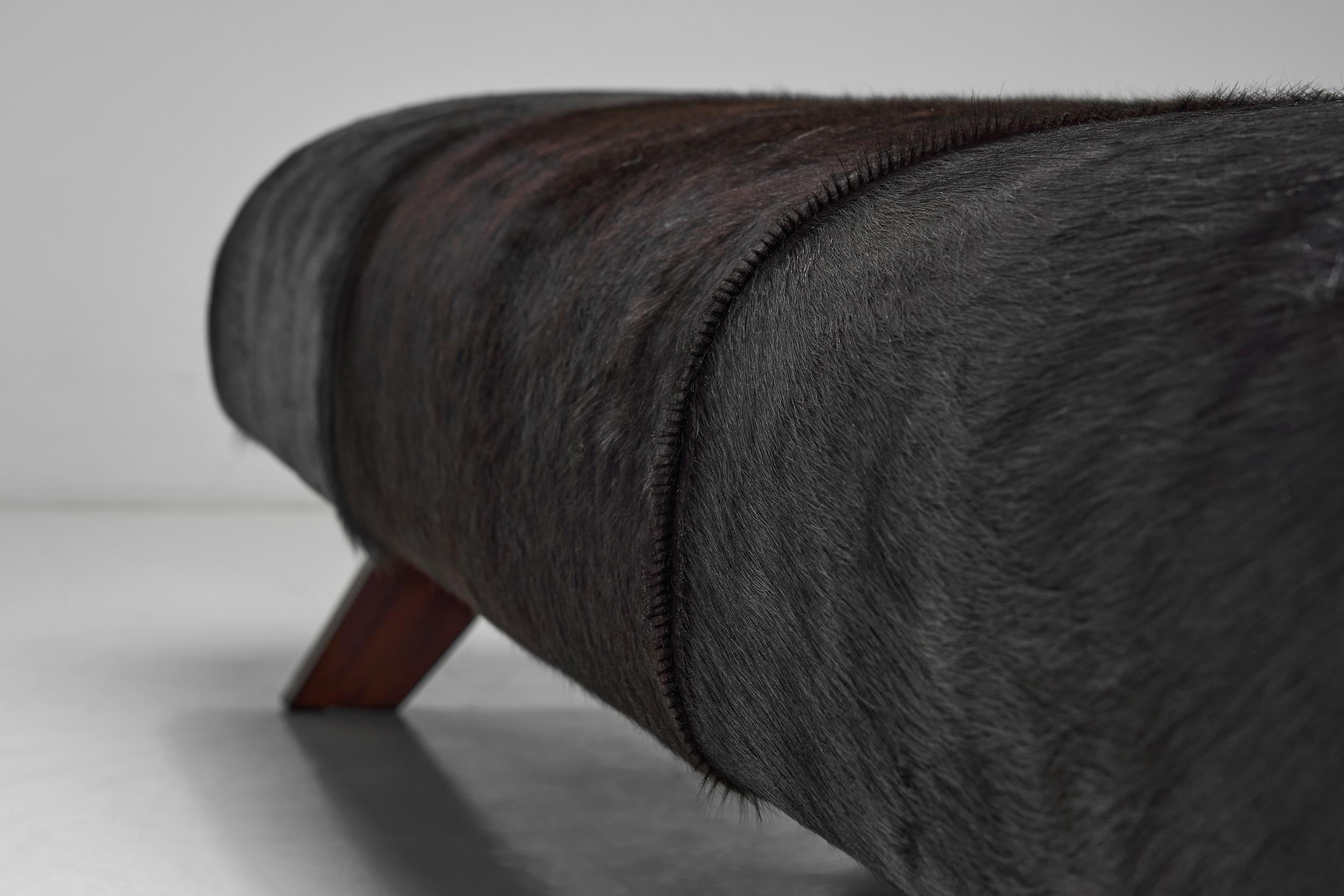 Cowhide Daybed in Dark Ponyskin with Wooden Legs, Europe 1940s For Sale