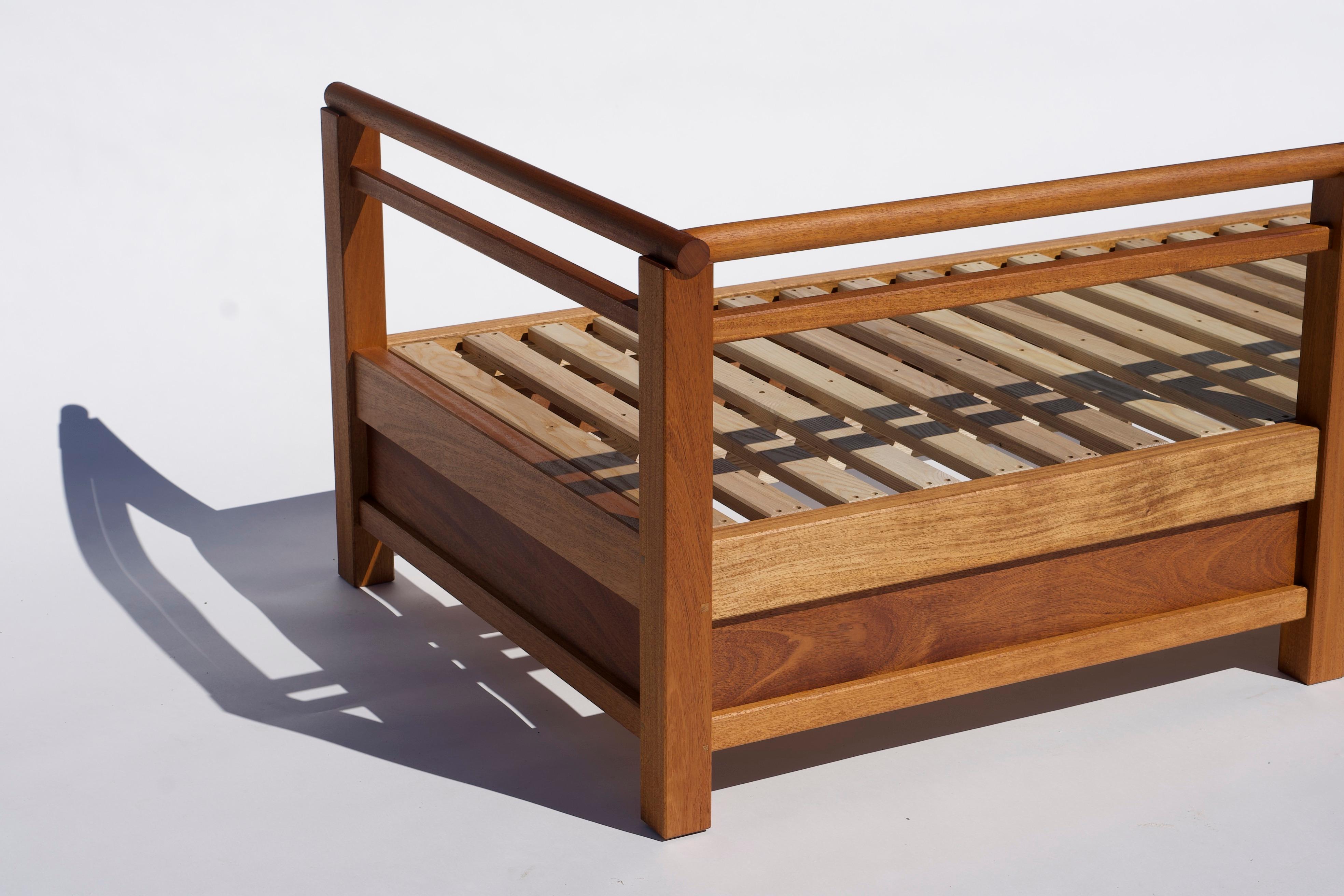 Daybed in Mahogany In New Condition For Sale In Princeton, NJ