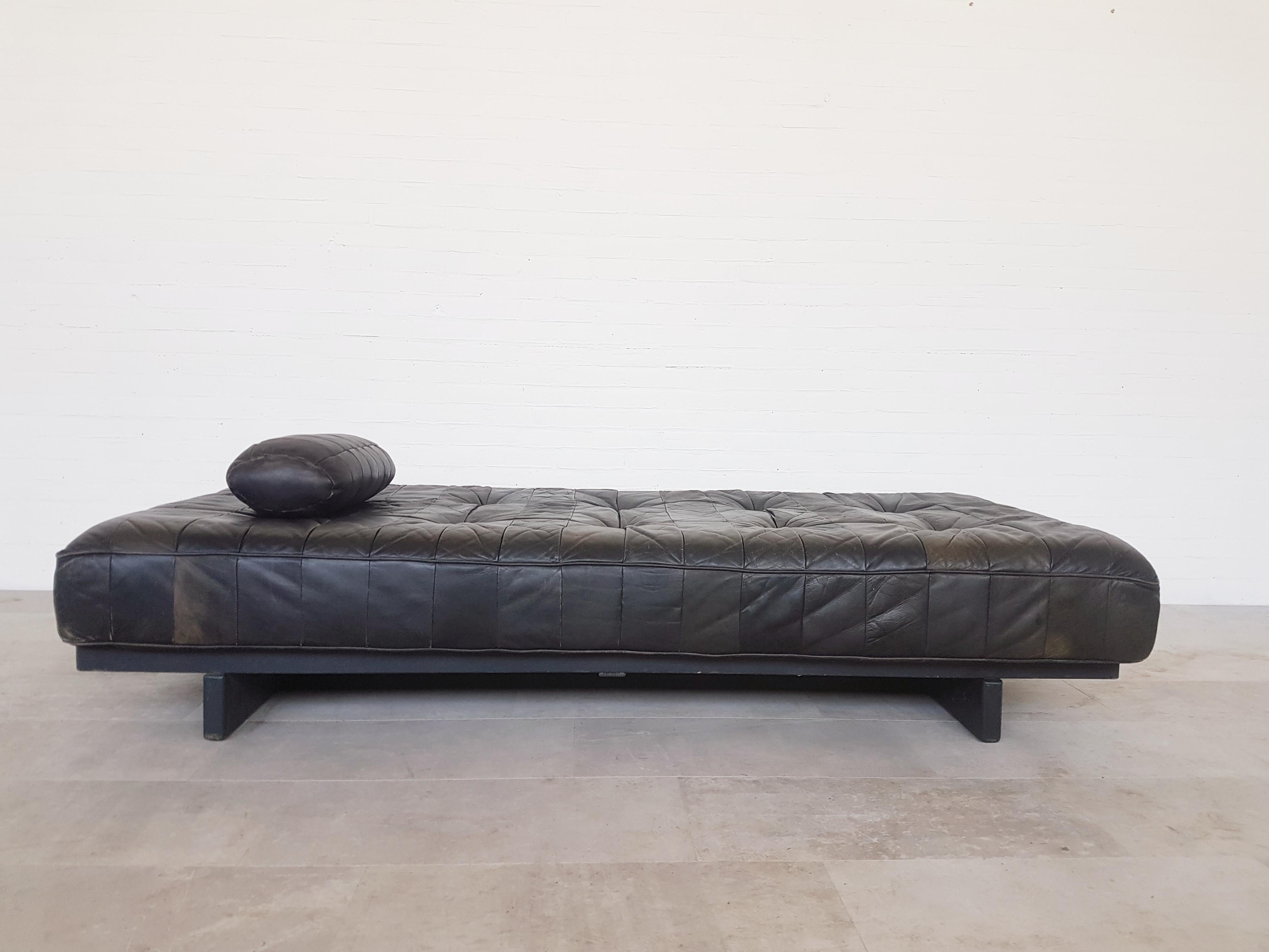Minimalist Mid-Century Modern piece with tons of character due to the original patina on the leather.
De Sede manufactured this daybed which sits on a black wooden frame and is upholstered in soft patchwork aniline leather.
Switzerland 1970s.