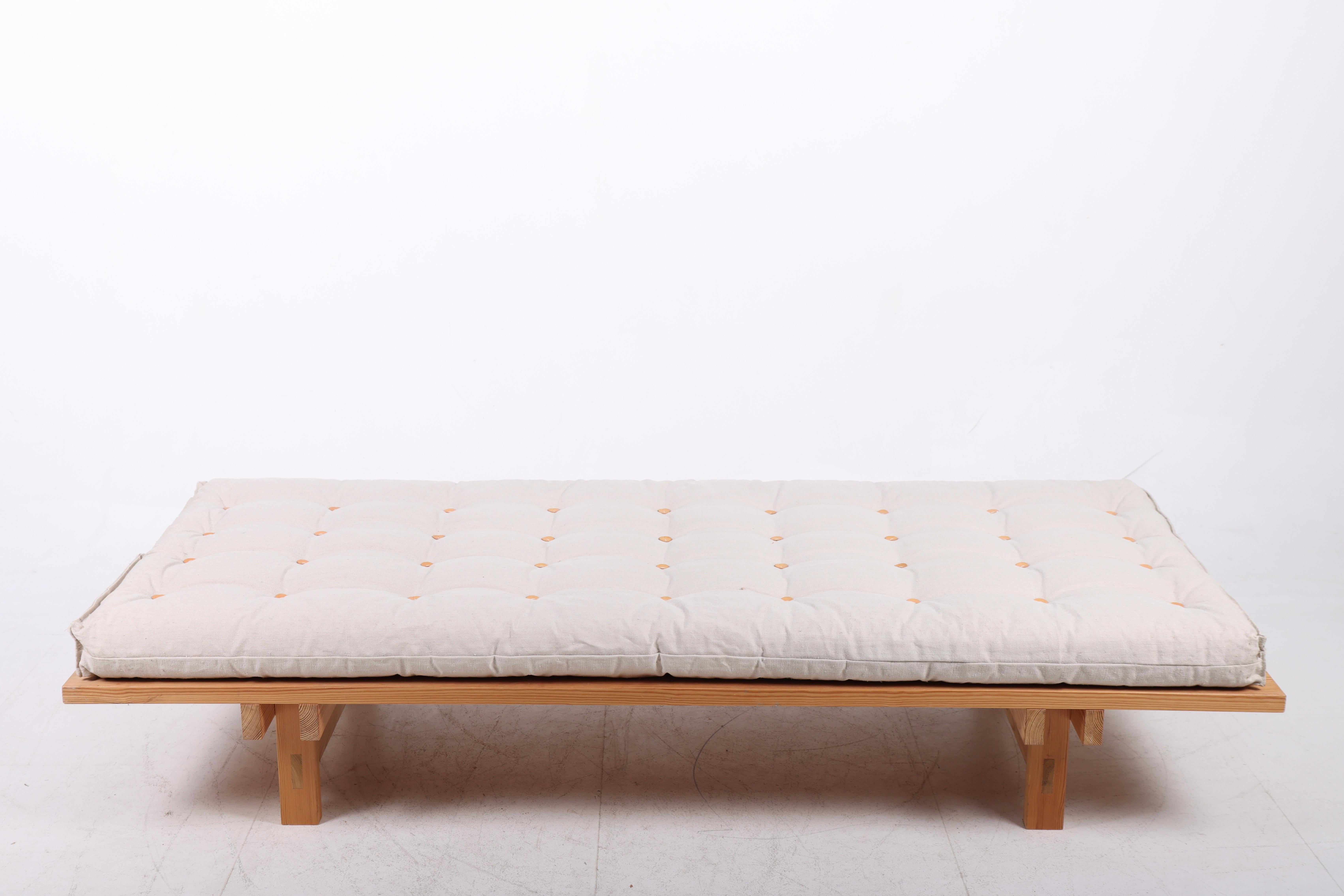 Daybed in Pine and Canvas, Made in Denmark 1960s In Good Condition In Lejre, DK
