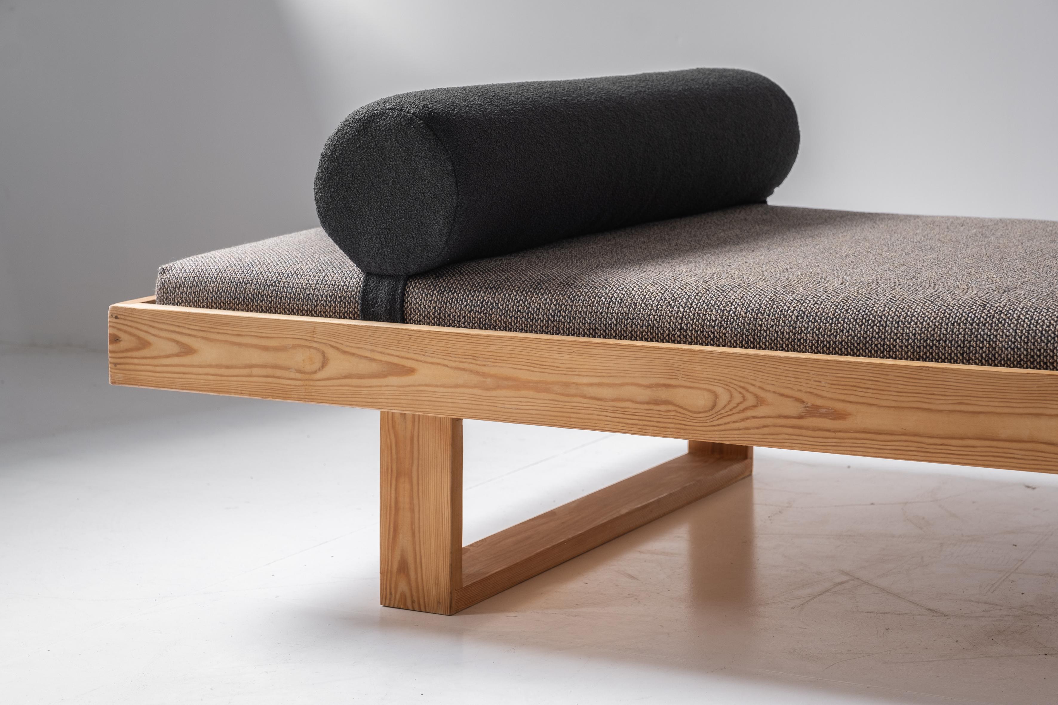 Fabric Daybed in pine from Denmark, dating from the 1960s.