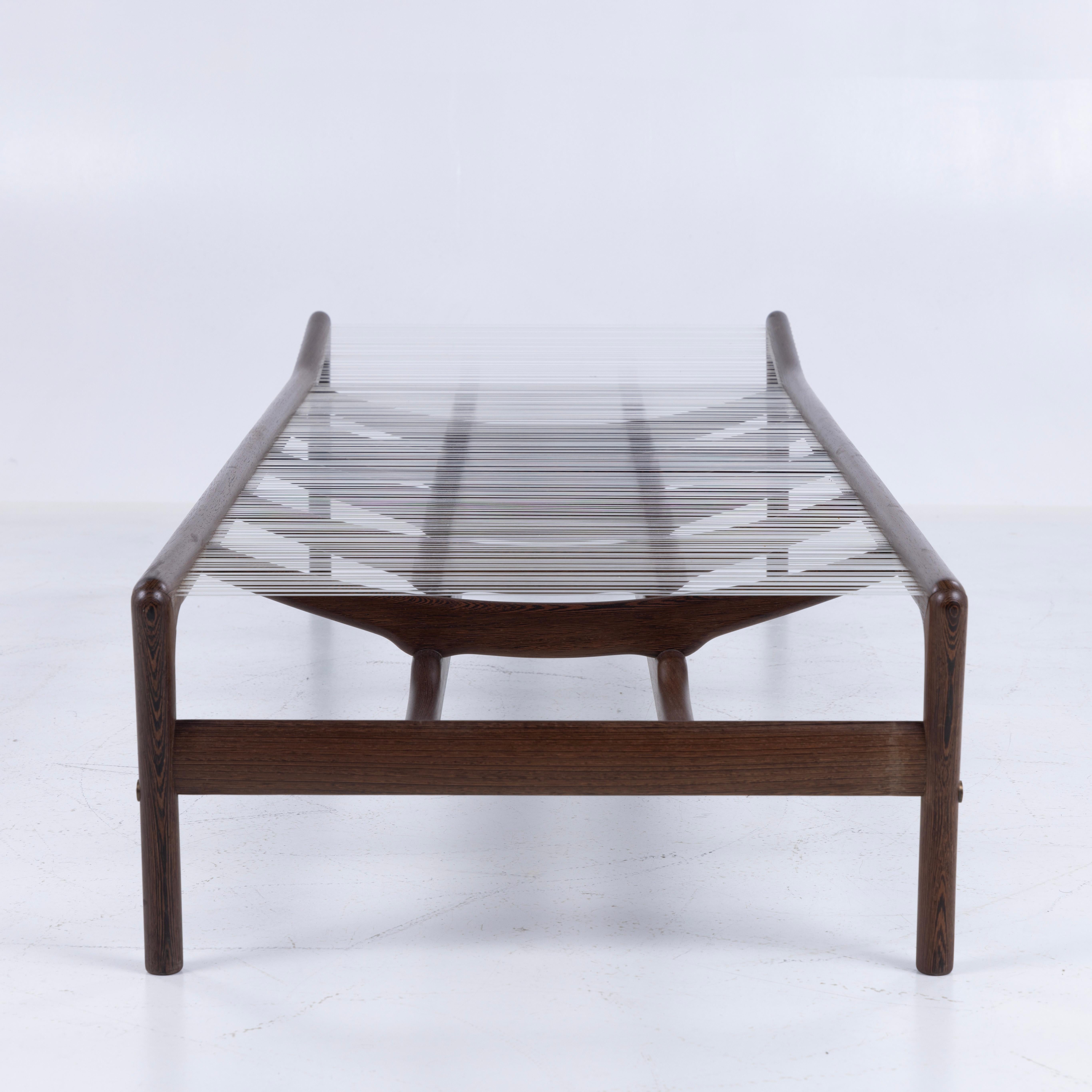 Lit de jour en wengé massif avec corde de nylon tendue. Conçu en 1955.Daybed en wengé massif avec corde de nylon tendue. Conçue en 1955 par Helge Vestergaard-Jensen et réalisée par l'ébéniste Peder Pedersen.