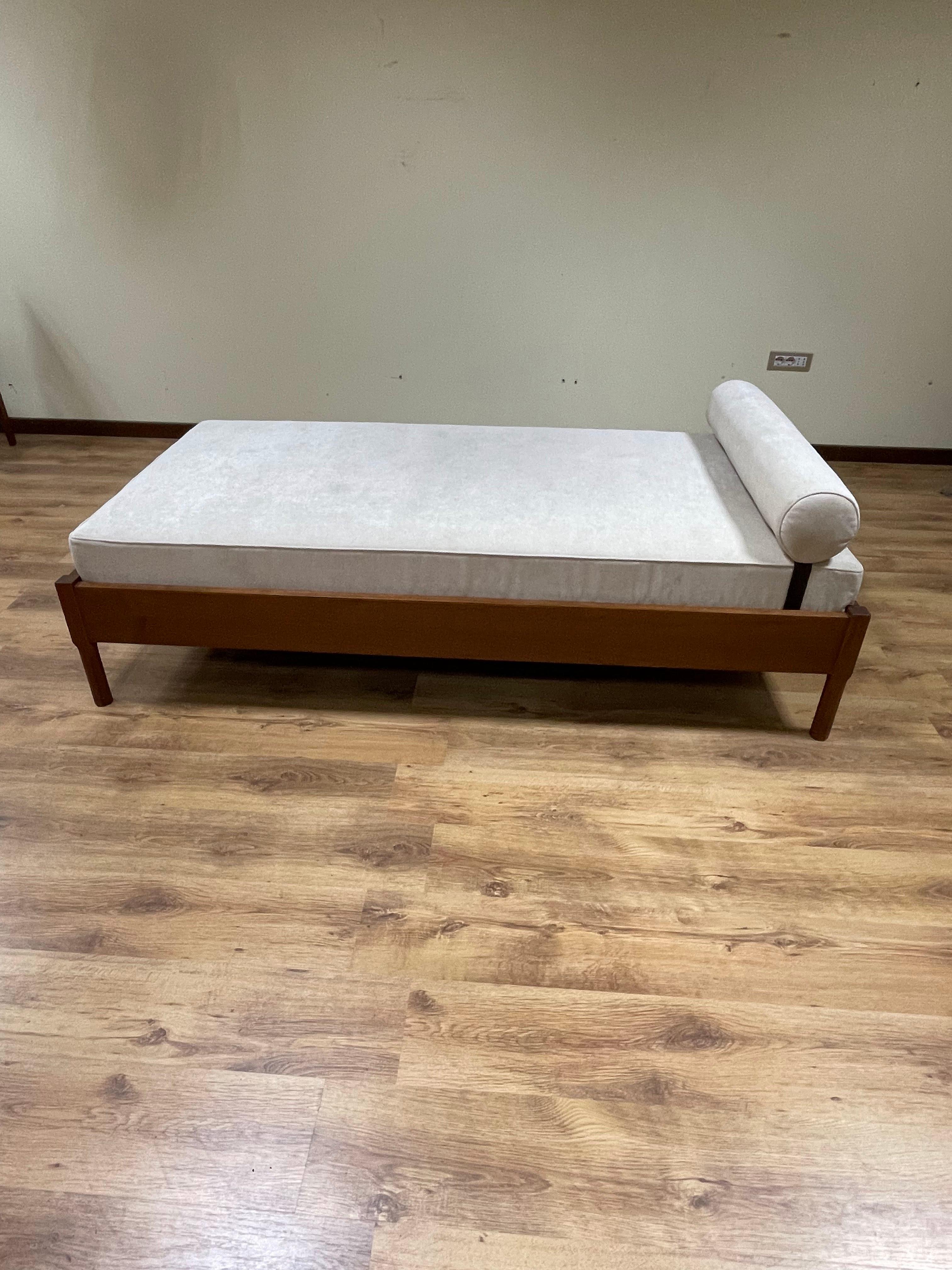 1960s teak daybed, Italy For Sale 12