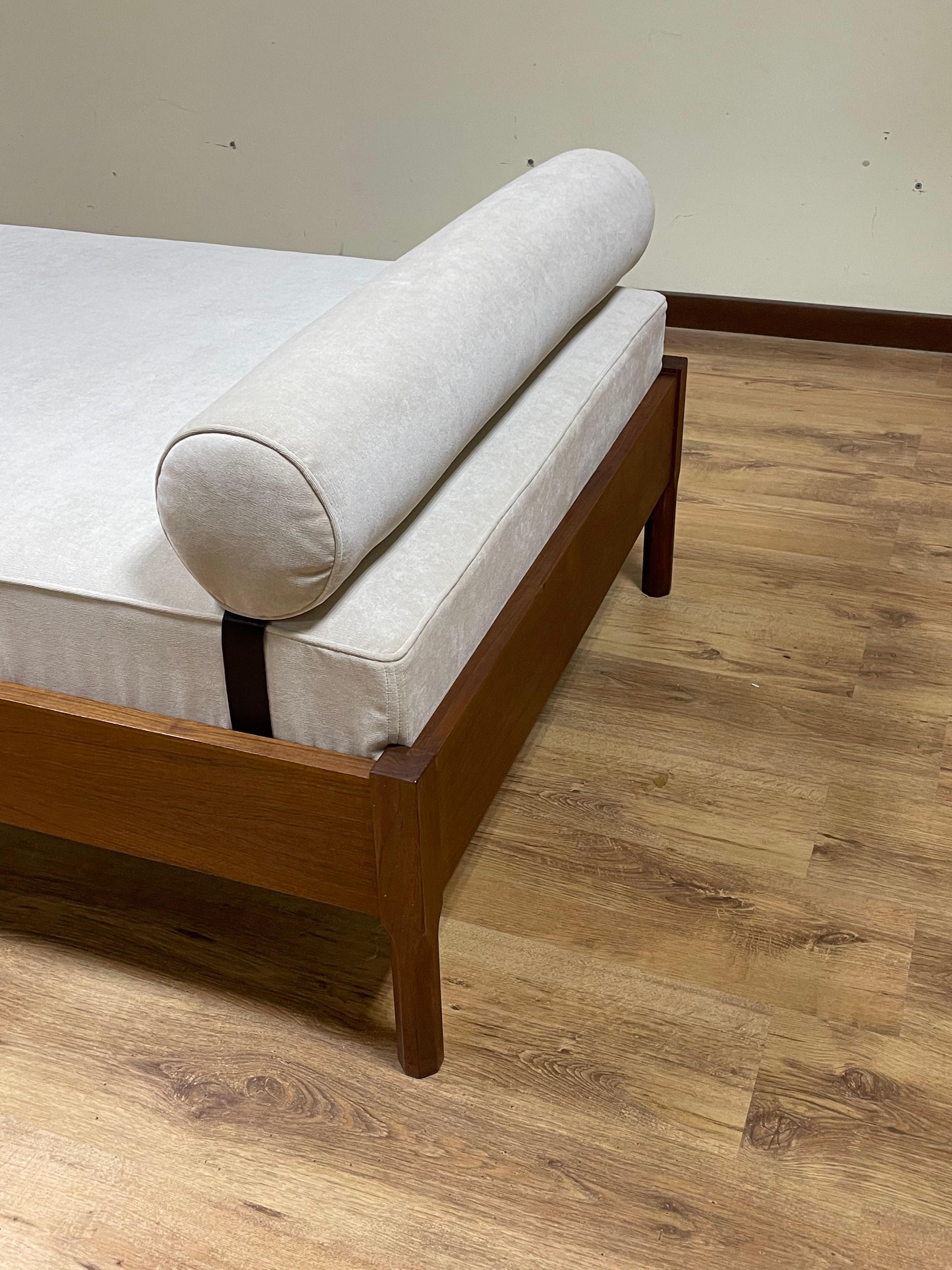 1960s teak daybed, Italy For Sale 13