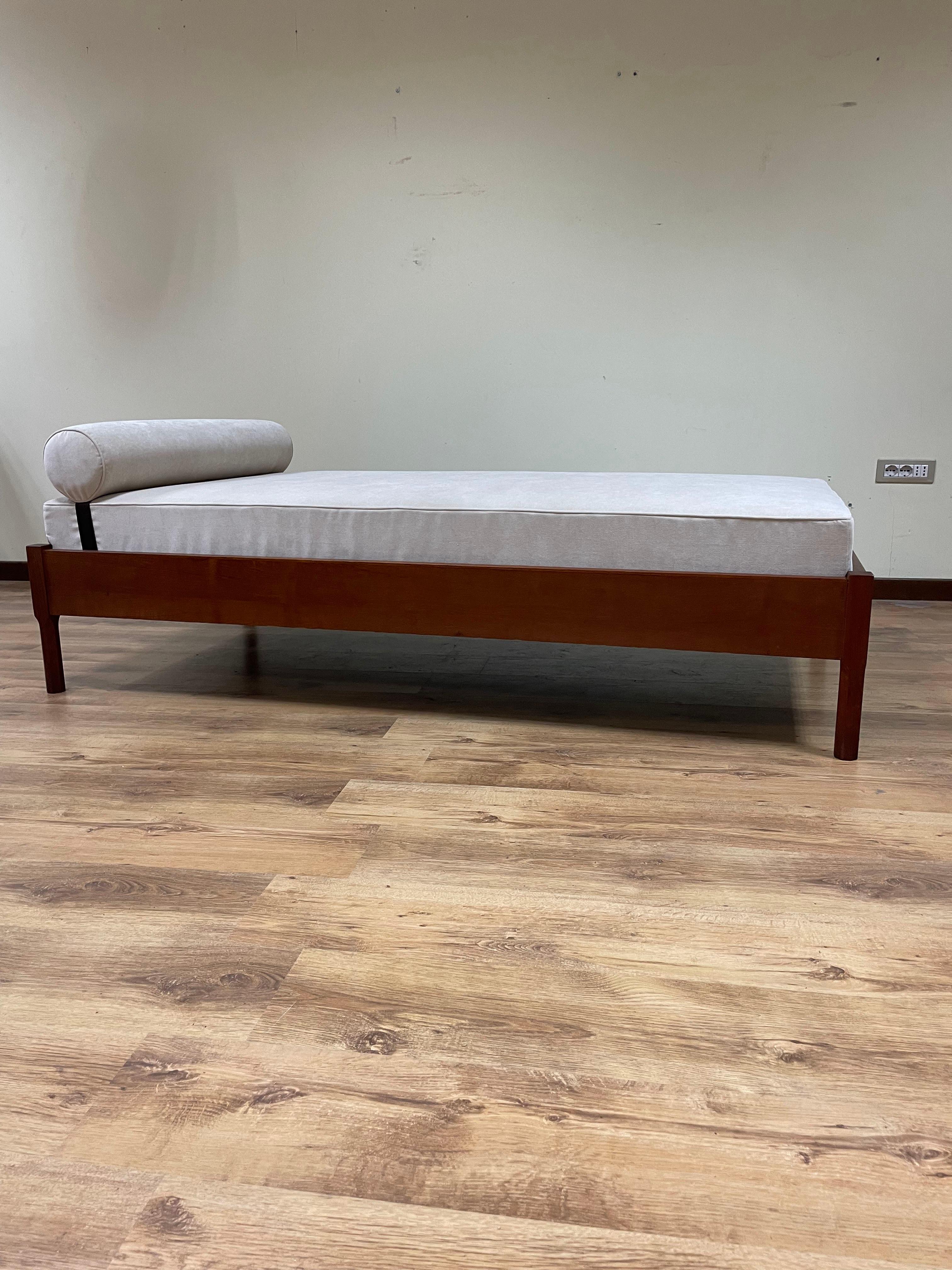 Mid-Century Modern Daybed in Teak Anni '60, Italia For Sale
