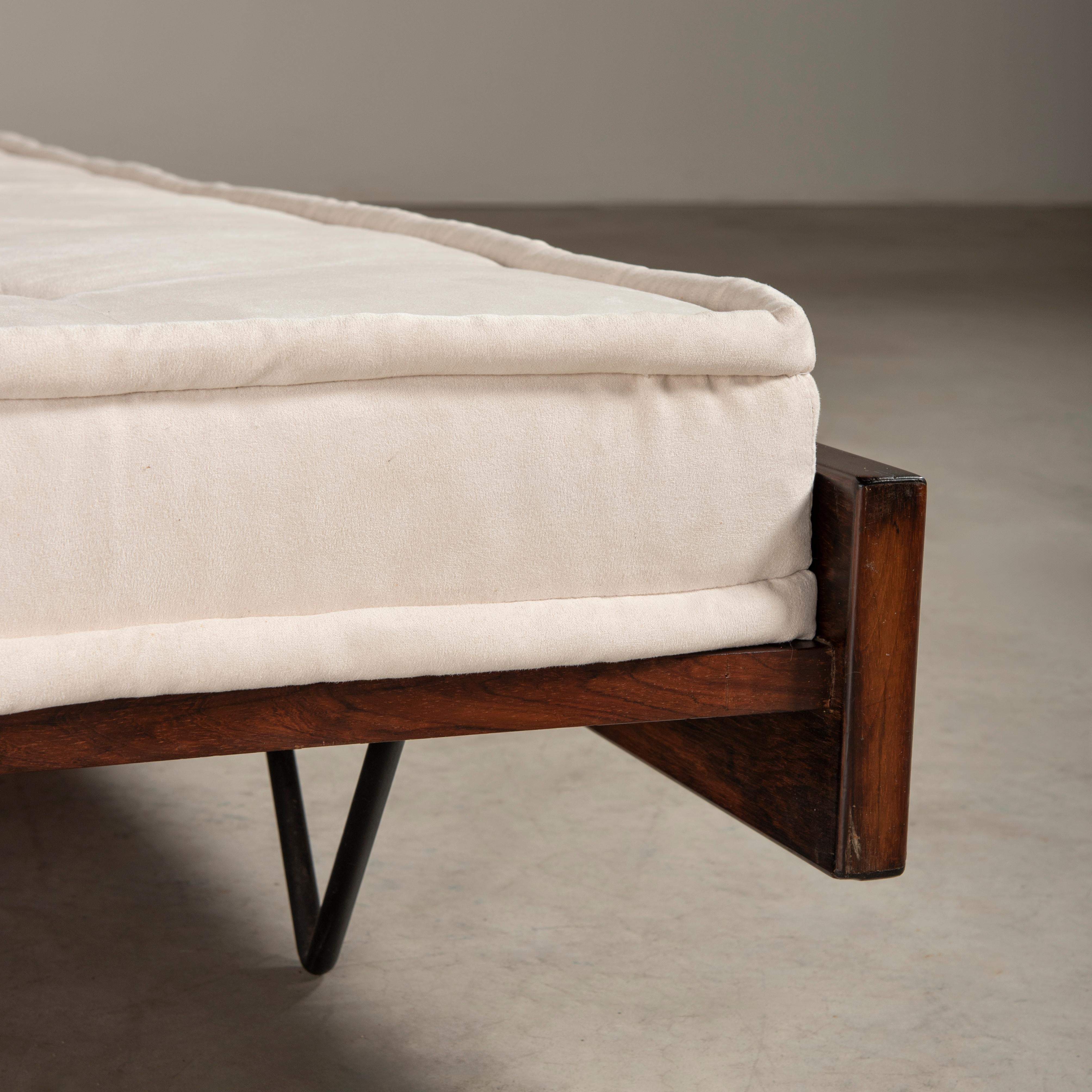 Fabric Daybed in Tropical Hardwood and Iron, Jorge Zalszupin, Brazilian Modern Design For Sale
