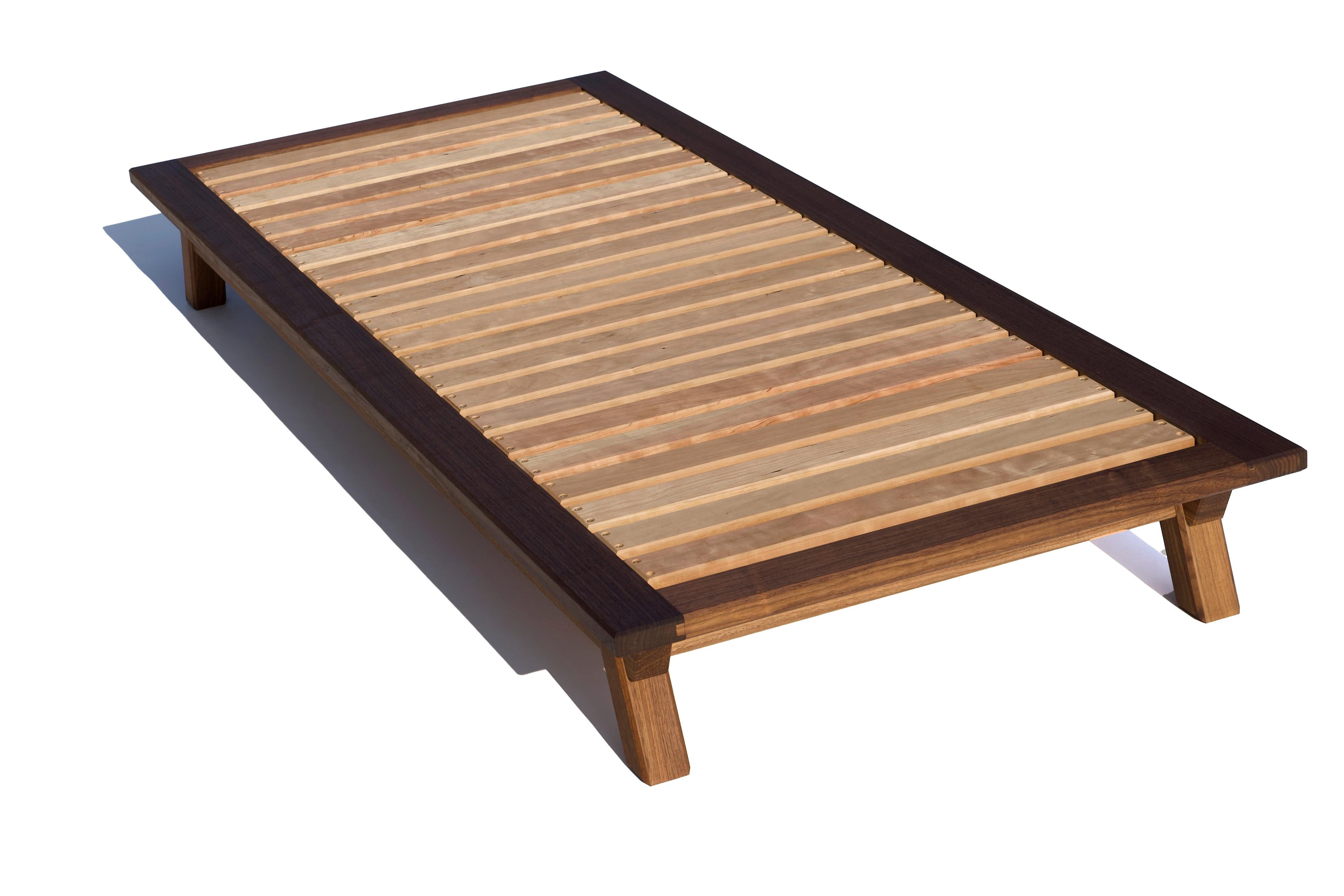 Daybed in Walnut with Splayed Legs For Sale 1
