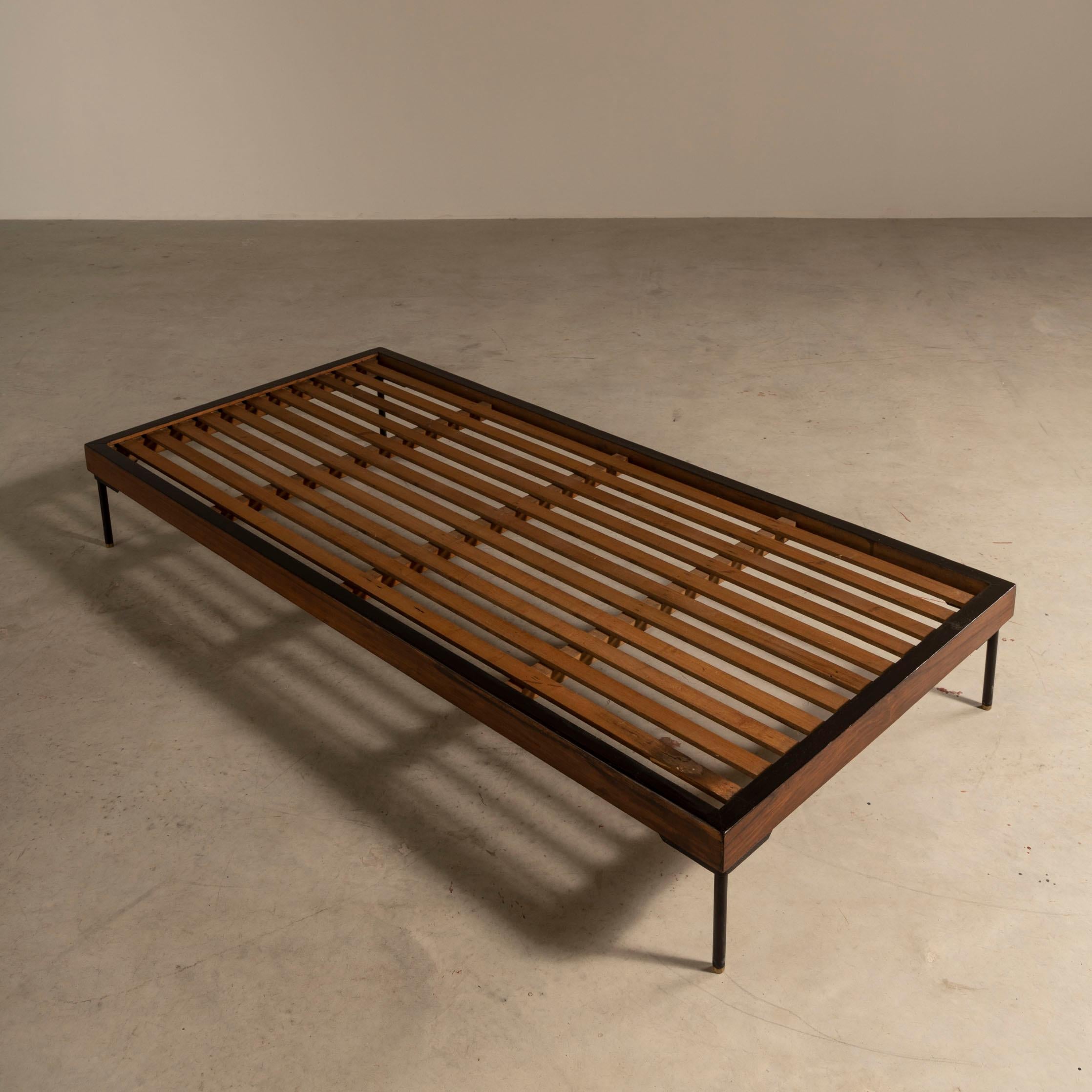 Daybed in Wood and Metal, by Geraldo de Barros, Brazilian Mid-Century Modern 2