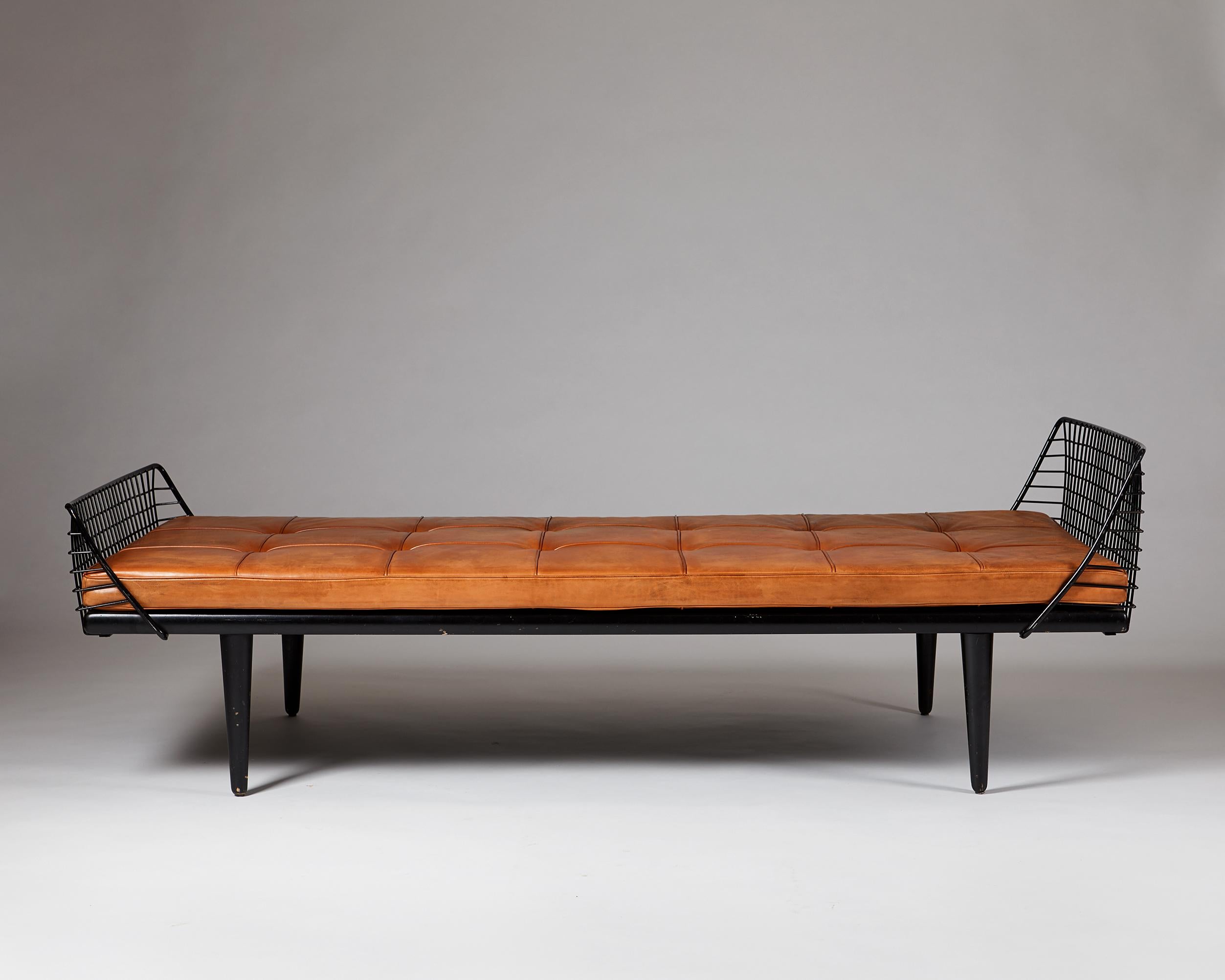 Scandinavian Modern Daybed, Model “568-017” Designed by Bengt Ruda for NK, Sweden, 1950s