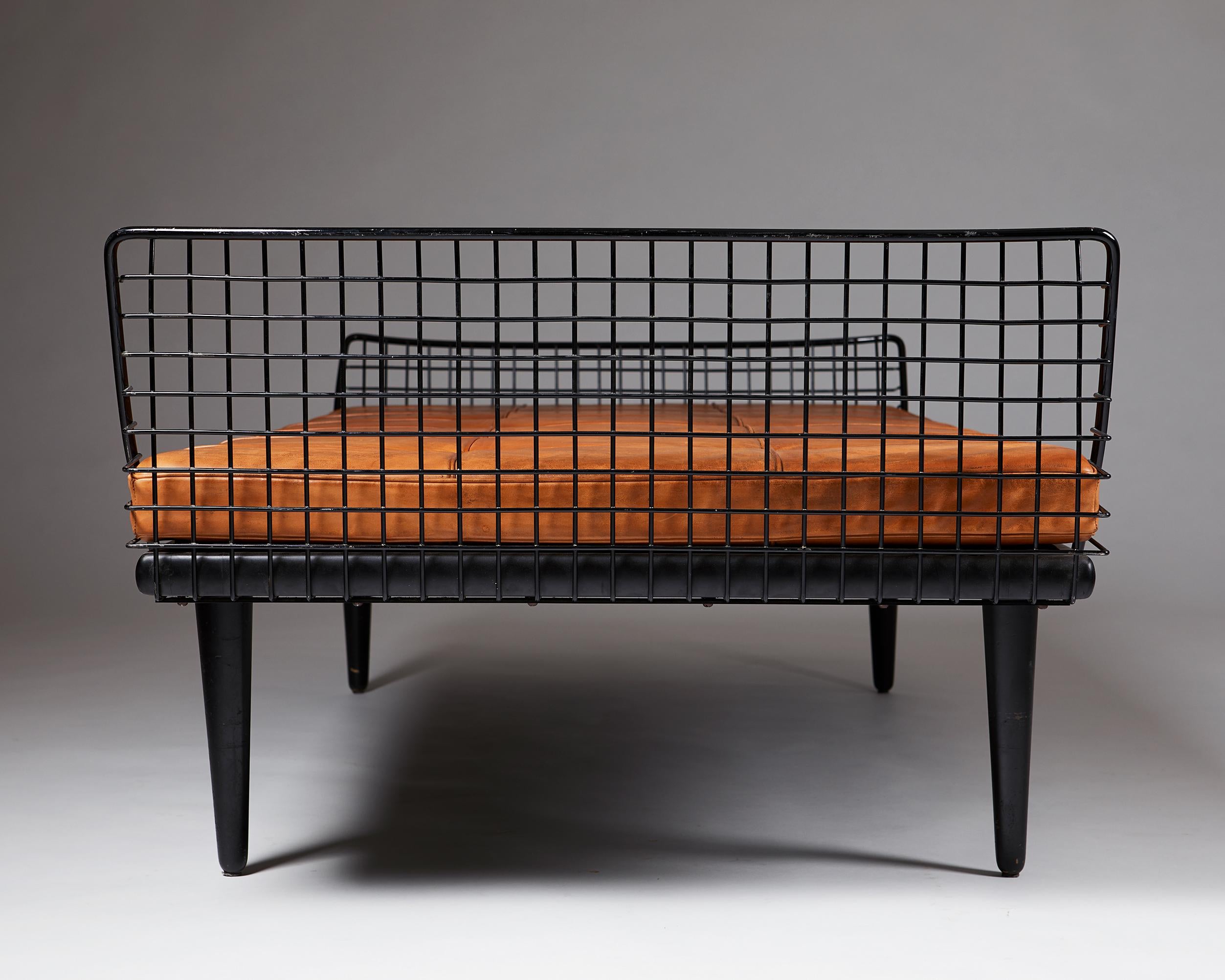 Swedish Daybed, Model “568-017” Designed by Bengt Ruda for NK, Sweden, 1950s