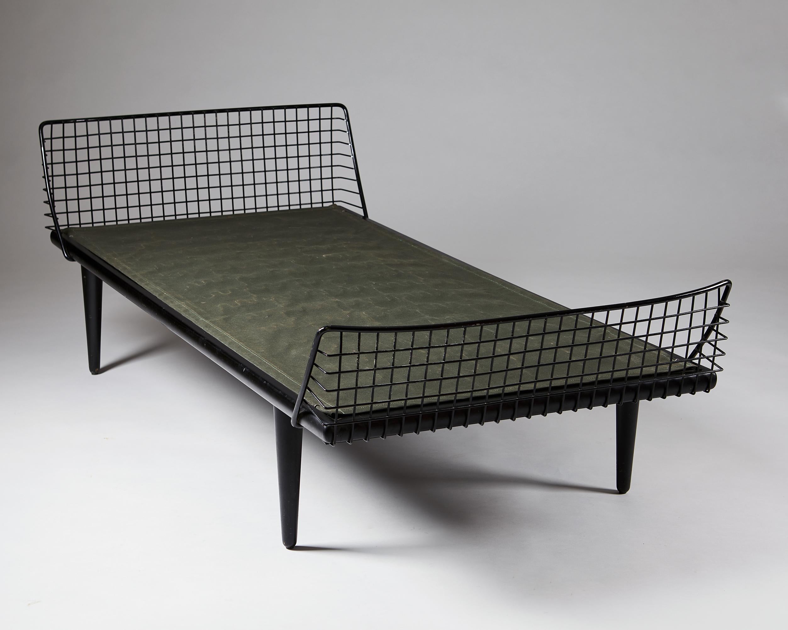 Daybed, Model “568-017” Designed by Bengt Ruda for NK, Sweden, 1950s In Excellent Condition In Stockholm, SE