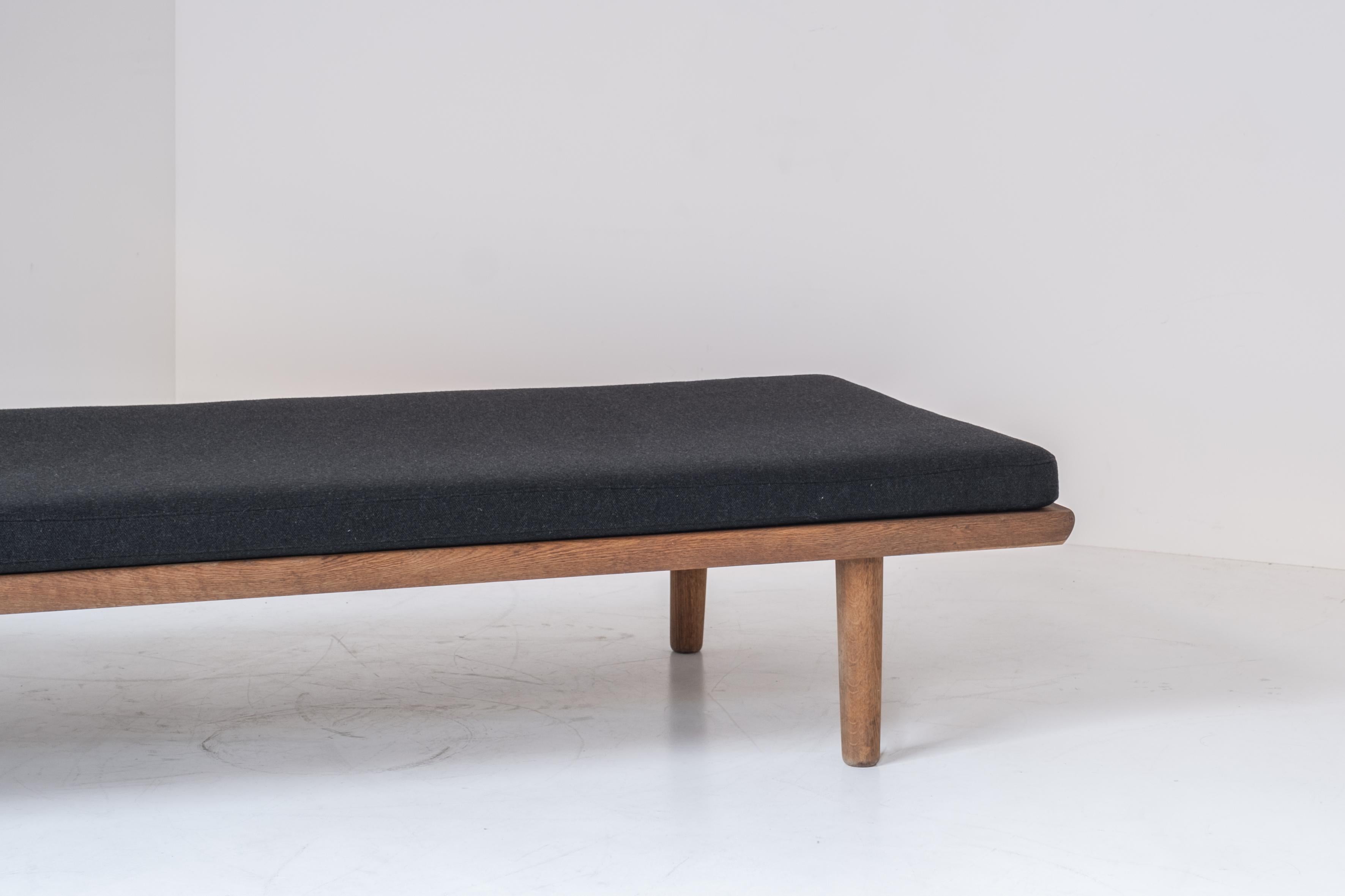 Daybed Model GE19 by Hans Wegner for GETAMA, Denmark, 1950s 2